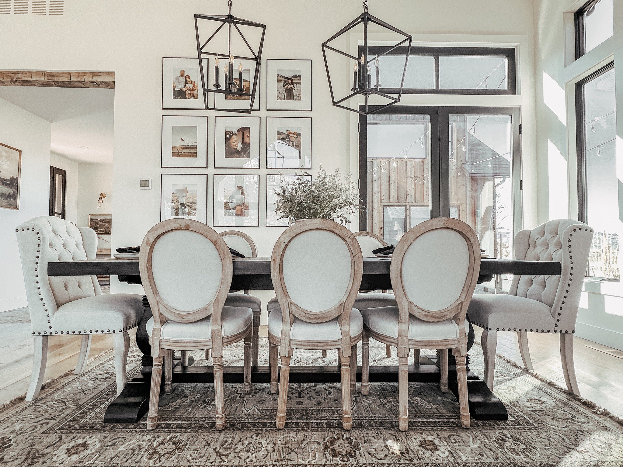 A european modern styled dining room.

Dining table, dining chairs, gallery frames, dining room inspiration, dining room design, black dining table, XL dining table

#LTKHome
