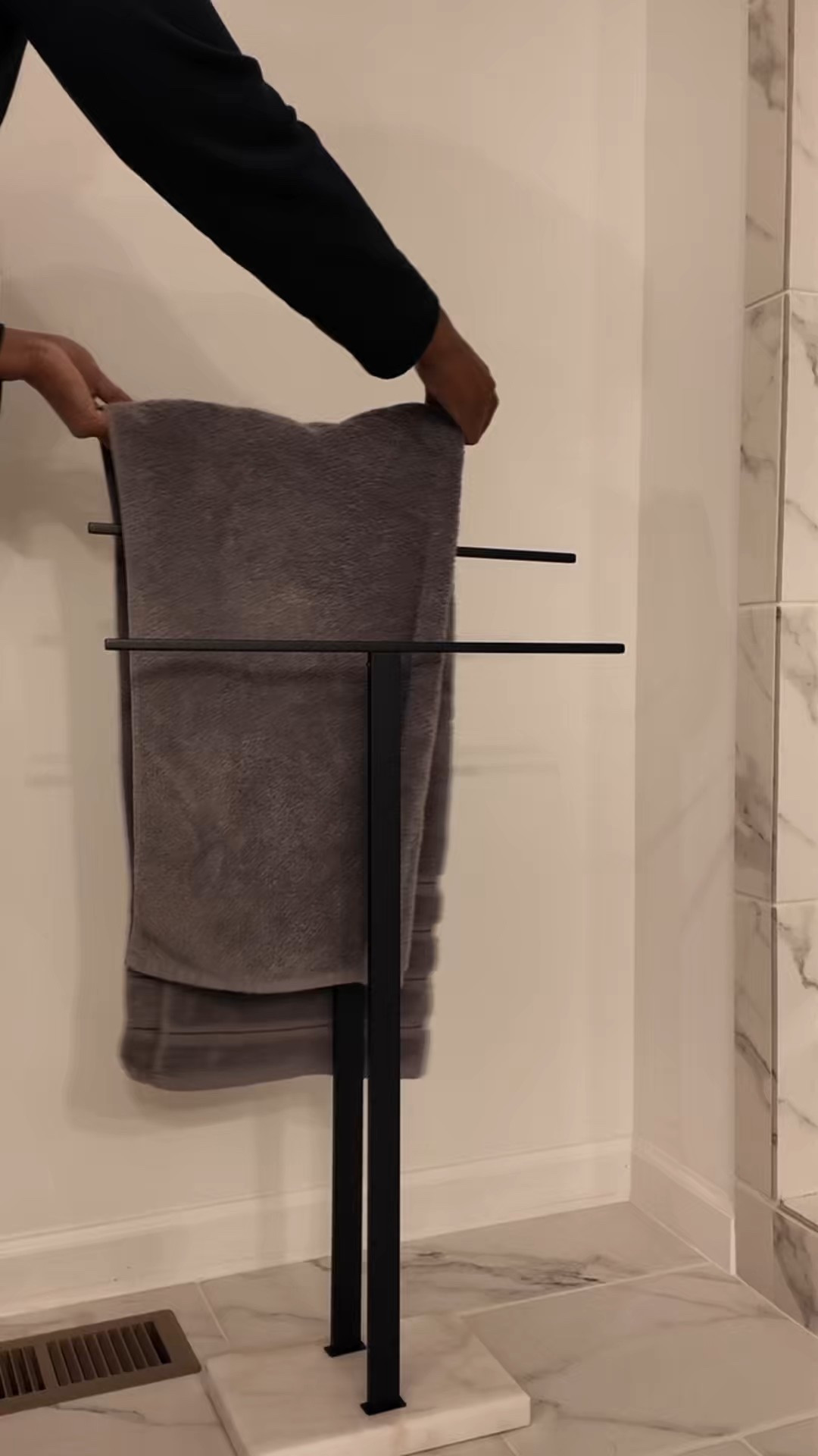 Sometimes a room just needs one smart addition.

Adding a towel rack for extra space and a cleaner bathroom setup.

This is the kind of clarity I help people find in their homes.

#LTKHome