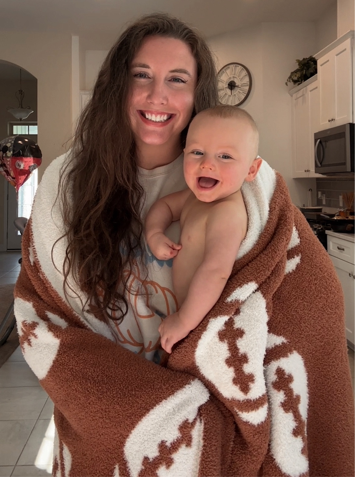 The perfect fall crewneck & the softest blanket 🏈🎃🤎

#LTKSeasonal #LTKHome #LTKFindsUnder50