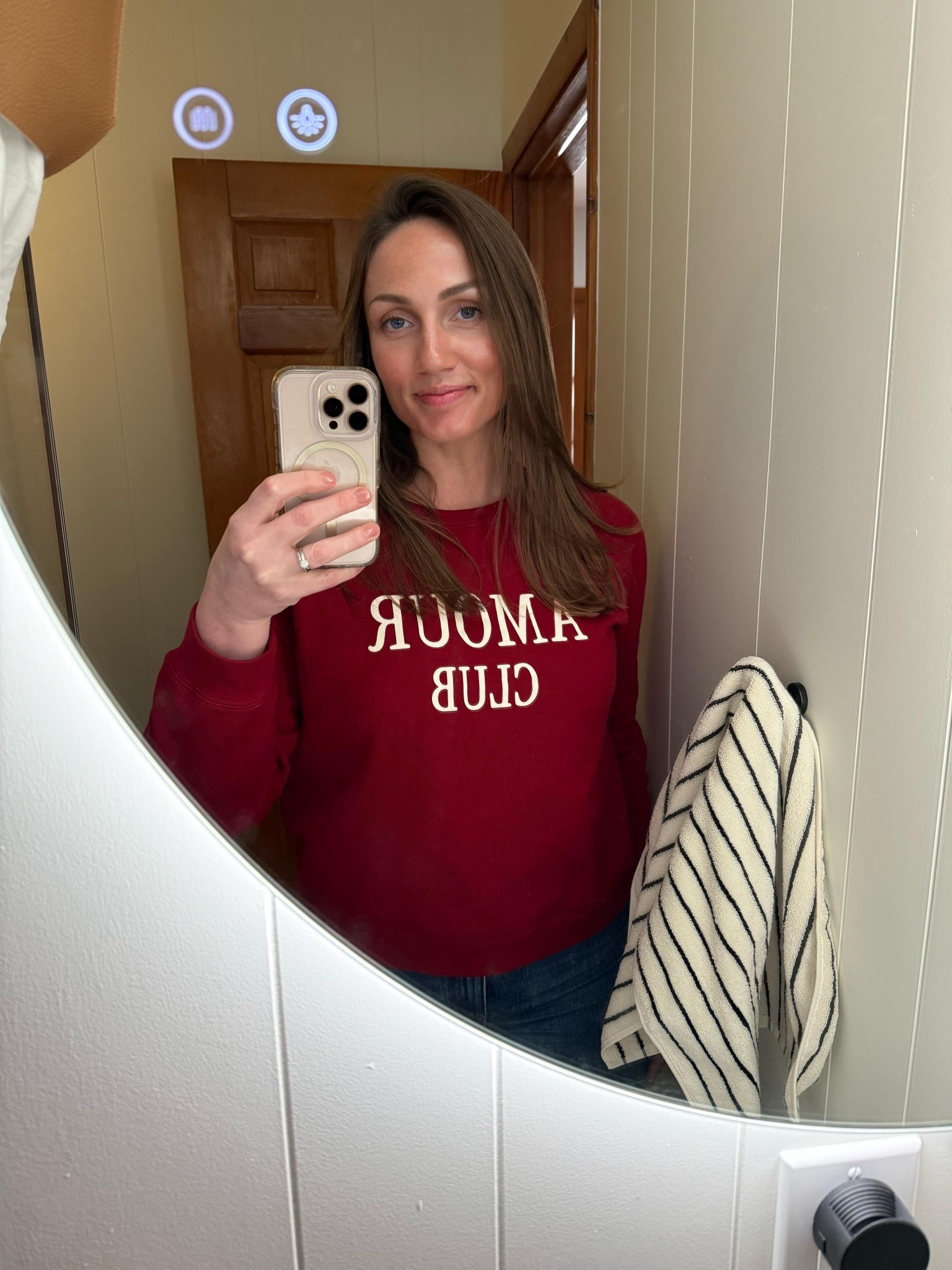 Home design look. I love this red Sézane sweatshirt for everyday. Don't hesitate! #sezanefavorites

#LTKdayinmylife #LTKmomlife