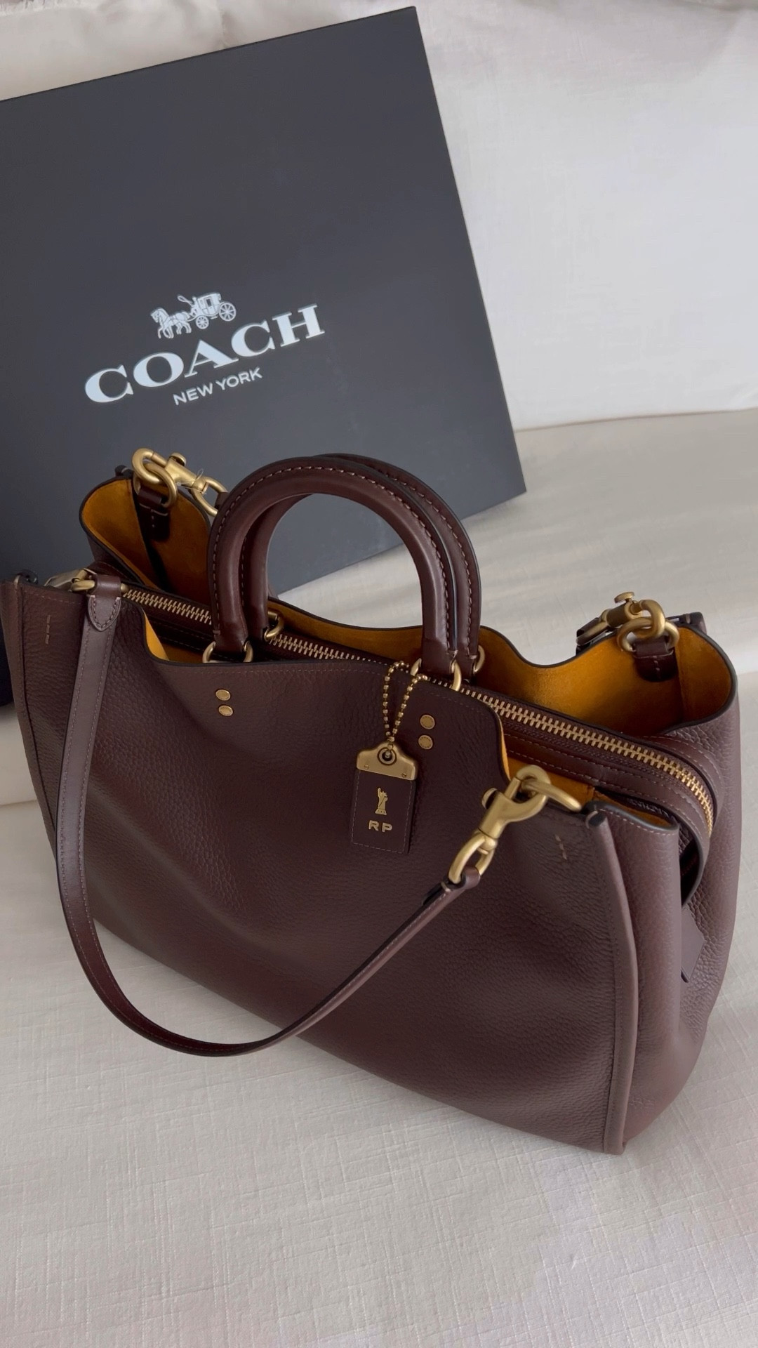 Coach rogue bag, coach bag, gifts for her, gift ideas for her, gift guide for her, custom bag, customized bag 

Bought the Coach Rogue bag while I was in NYC!🚕 it was their first runway bag! So gorgeous! They had a customization bar and I had my initials and the Statue of Liberty gold stamped onto the tag!🗽👜 

#LTKGiftGuide #LTKHoliday