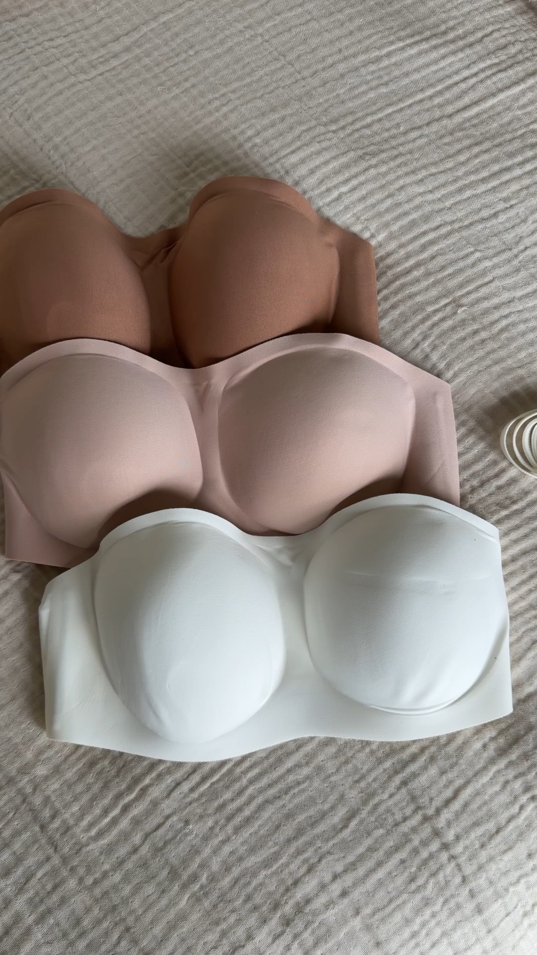 Comfy strapless bra that stays in place and is seamless!