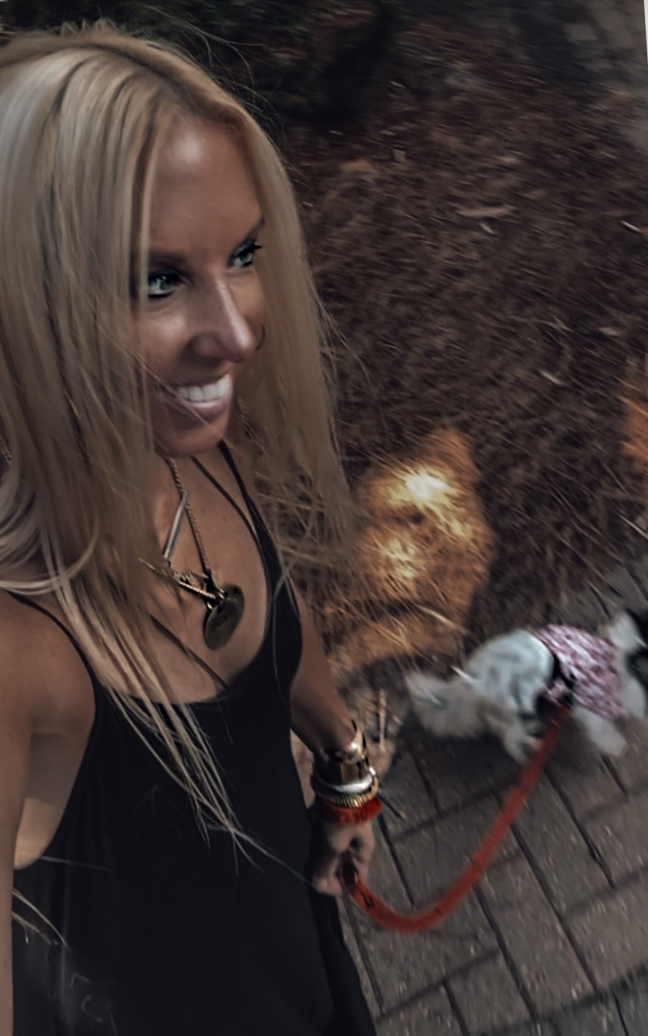 lately i’m choosier about where i eat — not in a serious way, just in a “i like what i like” way.

when i do order a salad, i ask for the dressing on the side and extra protein. big salads are expensive now, so i split it in half the second it arrives. lunch today, lunch tomorrow.

it’s an easy way to enjoy it without overdoing it or thinking about it too much.
xxh 🖤

#LTKdayinmylife #LTKmomlife #LTKActive