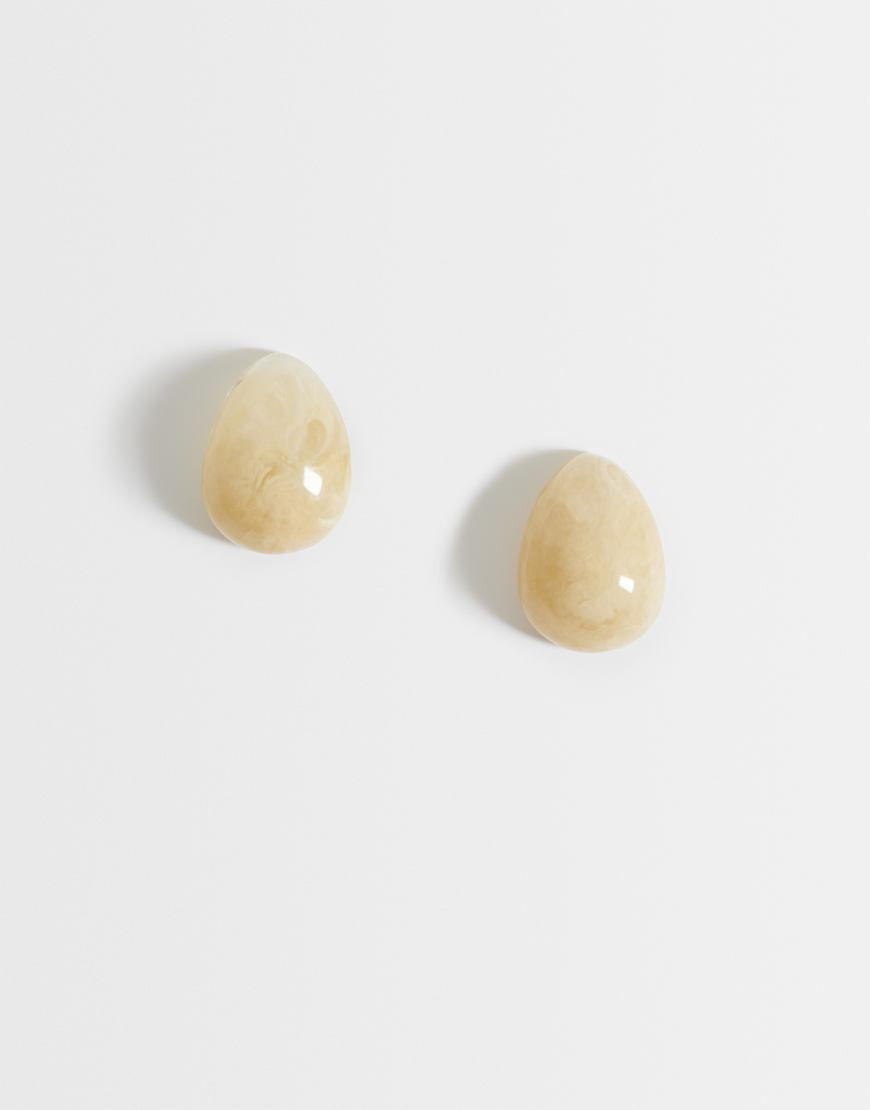 DesignB London teardrop resin stud earrings in cream-White | ASOS (Global)