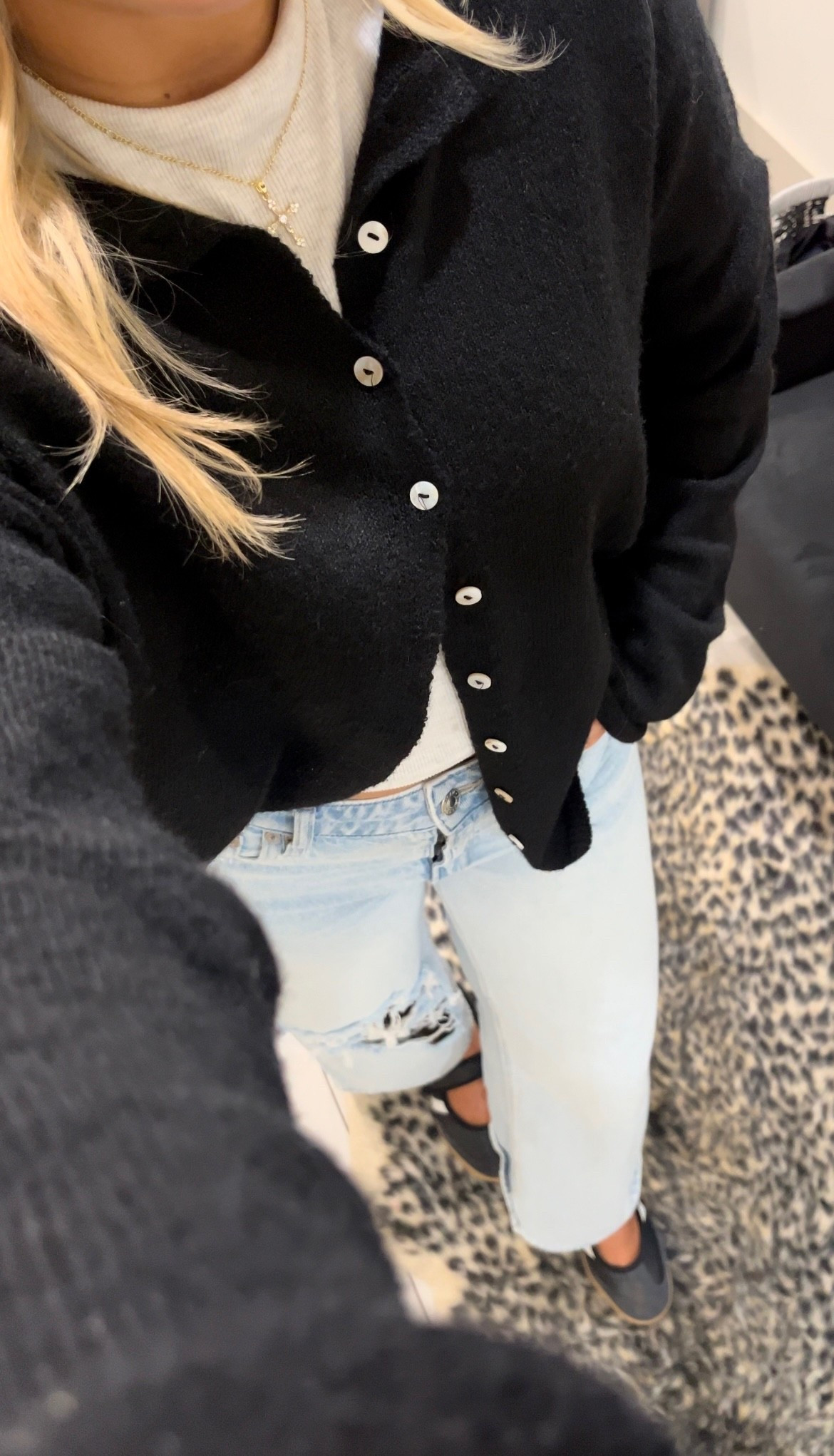 casual ootd as a 21yr old hairstylist !! 🤎

#LTKFindsUnder50 #LTKStyleTip #LTKFindsUnder100