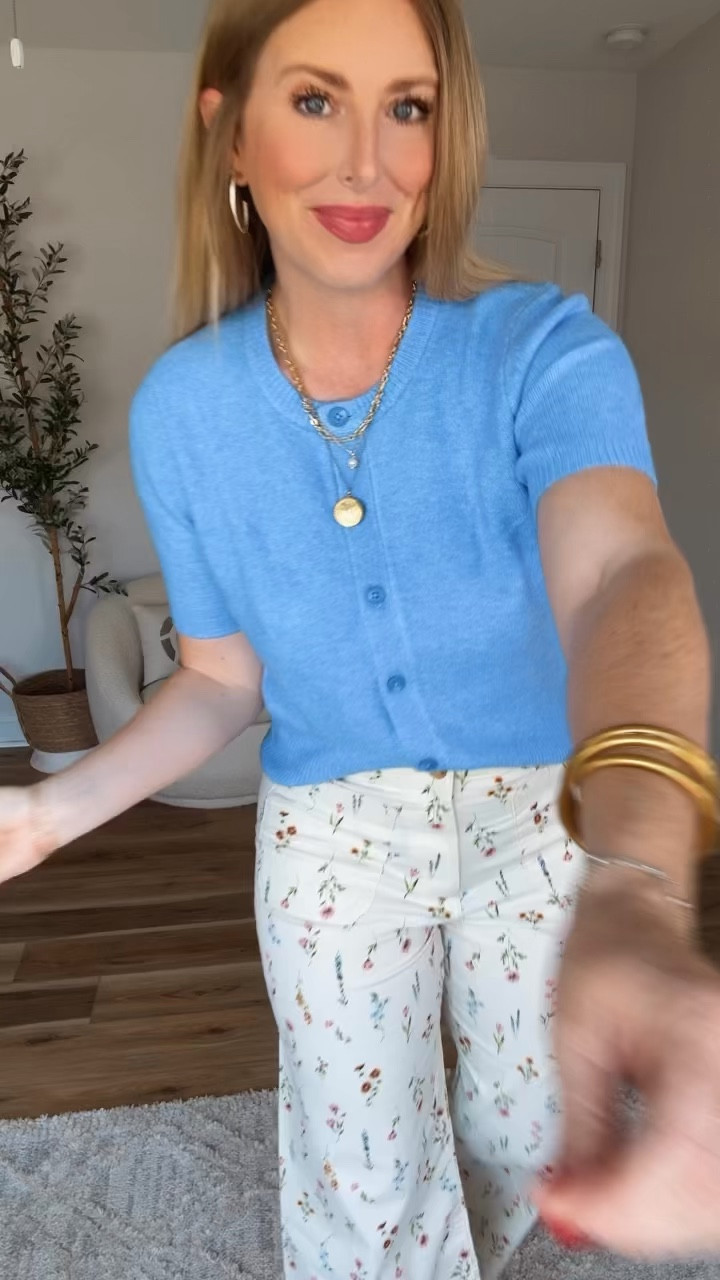 Kohls outfit try on! I love this outfit! Short sleeve cardigan is super soft. Wearing a size small. Paired with these patch pocket pants in a floral print!


@kohls #kohls #kohlspartner 

#LTKmomlife #LTKootd #LTKgrwm