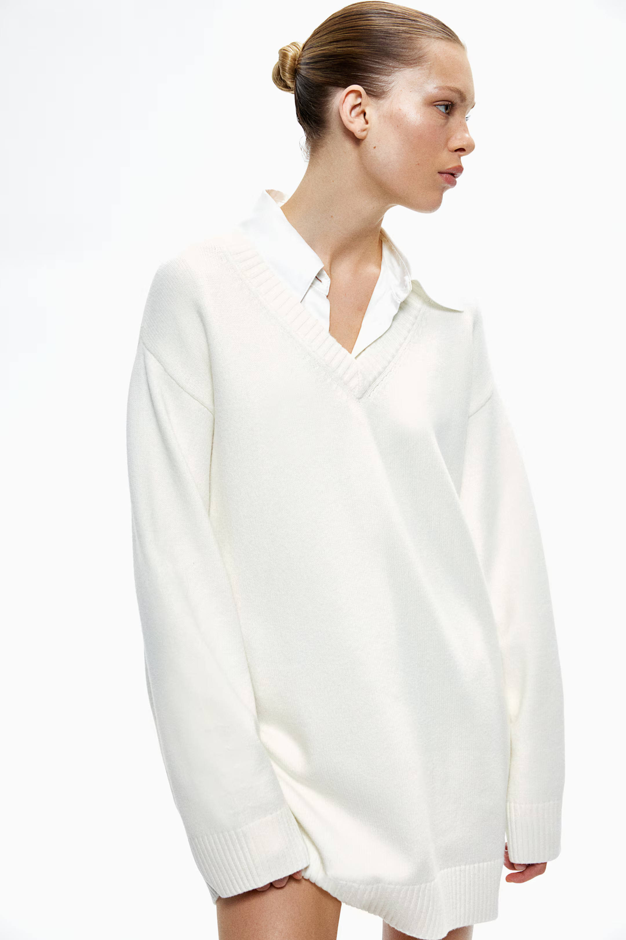 Knitted V-neck dress - V-neck - Long sleeve - White - Ladies | H&M GB | H&M (UK, MY, IN, SG, PH, TW, HK)