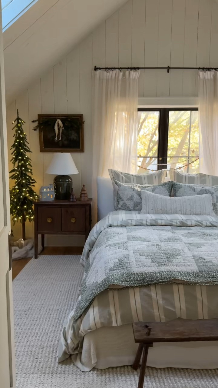 Easy Garland DIY for art! 🎀🌲

#DIY 

#LTKSeasonal #LTKHome #LTKHoliday