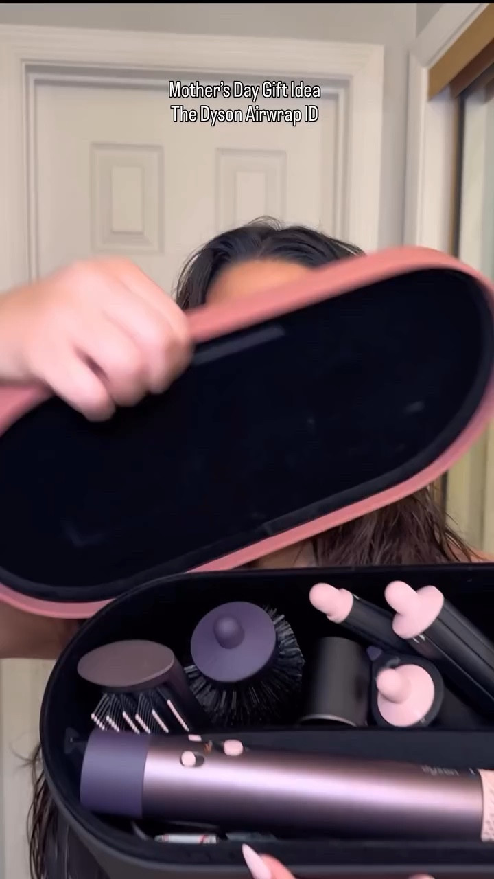 Gifted by Dyson 
If you’re looking for the perfect Mother’s Day gift, you can never go wrong gifting, her a Dyson and this new Airwrap ID literally makes it so easy to get the perfect style every single time!!! #dysonhair #dyson #dysonairwrap #mothersdaygiftidea #hairtools  @dysonusa @dysonbeauty
