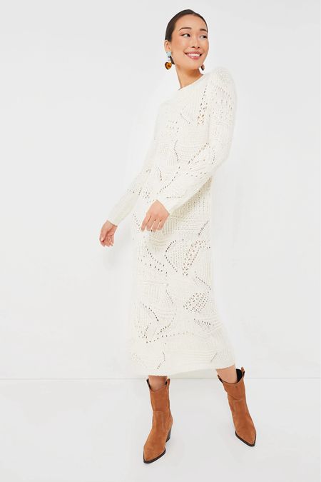 Every crochet dress is on my wishlist. This long sleeve crochet dress gives all the boho vibes while being classic. So perfect for spring engagement photos, rehearsal dinner, engagement party or bridal shower for the boho bride. 

White dress - long sleeve dress white - boho dress - spring family picture dress