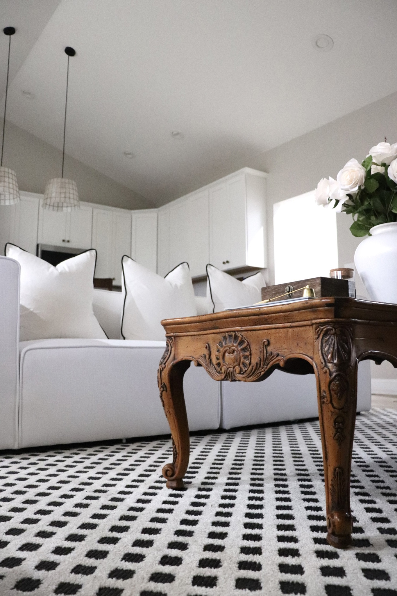 Recent living room views 🕰️

Coffee Table. White couch. Wood coffee table. Vintage coffee table. Living room. Sofa. Modern living room. Vintage living room. Neutral living room. Modern rug. Bullion fringe accent chair. Coffee table decor.

#LTKhome #LTKMostLoved #LTKfindsunder100