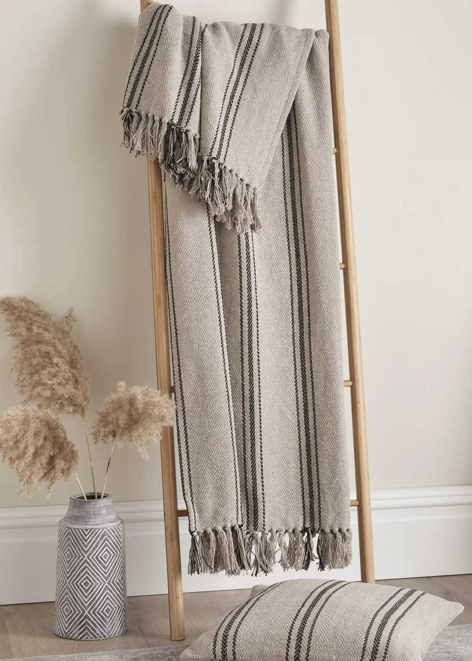 Drift Home Brinley Responsibly Sourced Bedspread - 130 x 180cm | Matalan (UK)