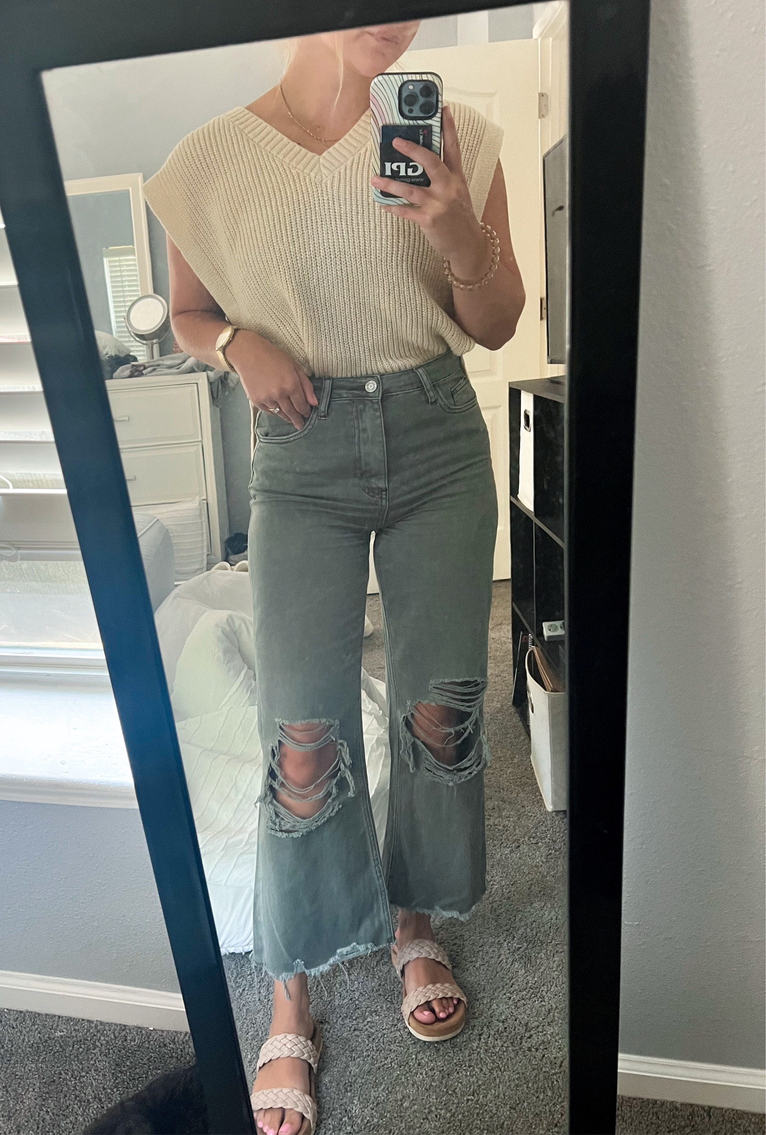 can you tell I love these jeans?🥹 I’m wearing a size 3/27 in these❤️‍🔥

#LTKSeasonal #LTKU #LTKstyletip