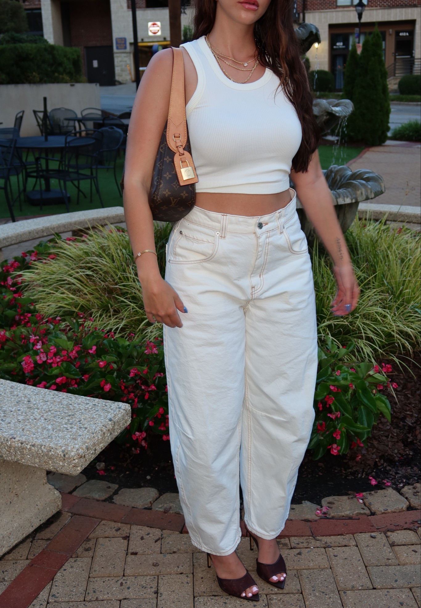 Shirt, shoes and pants linked!