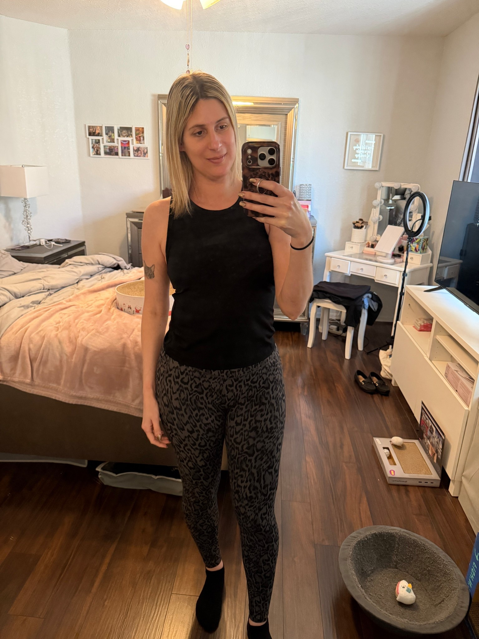 Gym outfit 🏃🏼‍♀️‍➡️ the top is a super soft ribbed stretchy material. Sized up to a large. Halara leggings that have a higher waistband to suck you in. Wearing a medium. 

halara leggings, gym leggings, yoga leggings, gym top, workout outfit, gym outfit


#LTKfitnessgoals #LTKFindsUnder50 #LTKActive