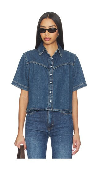 LEVI'S Logan Short Sleeve Denim Shirt in Blue. - size XL | Revolve Clothing (Global)