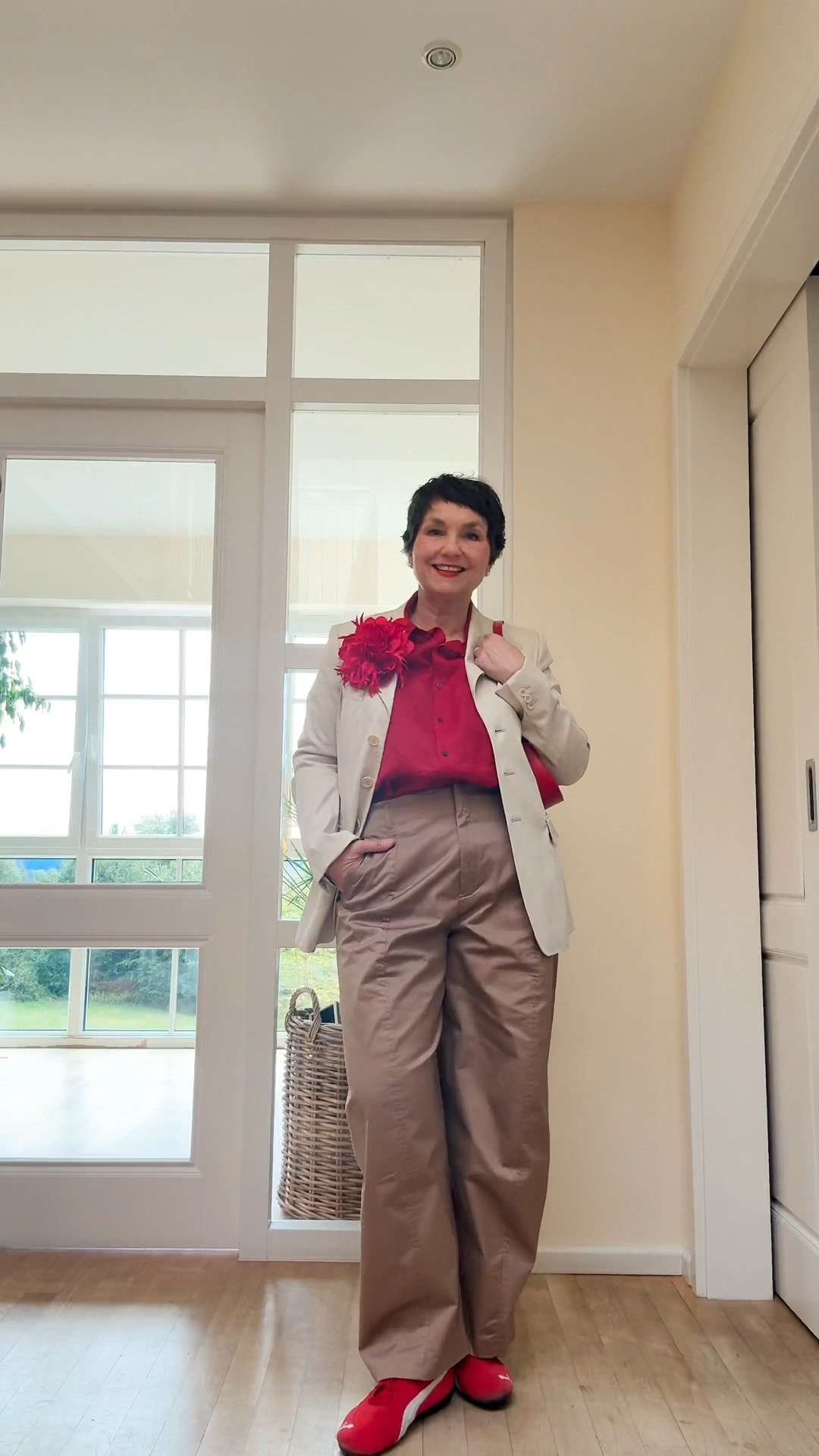Herbstoutfit 50plus: braune Barrel Hose, rotes Hemd, heller Blazer

#60plus
#50plus
#plussize
#herbstlook
#herbstoutfit

#LTKdeutschland #LTKü50 #LTKautumn