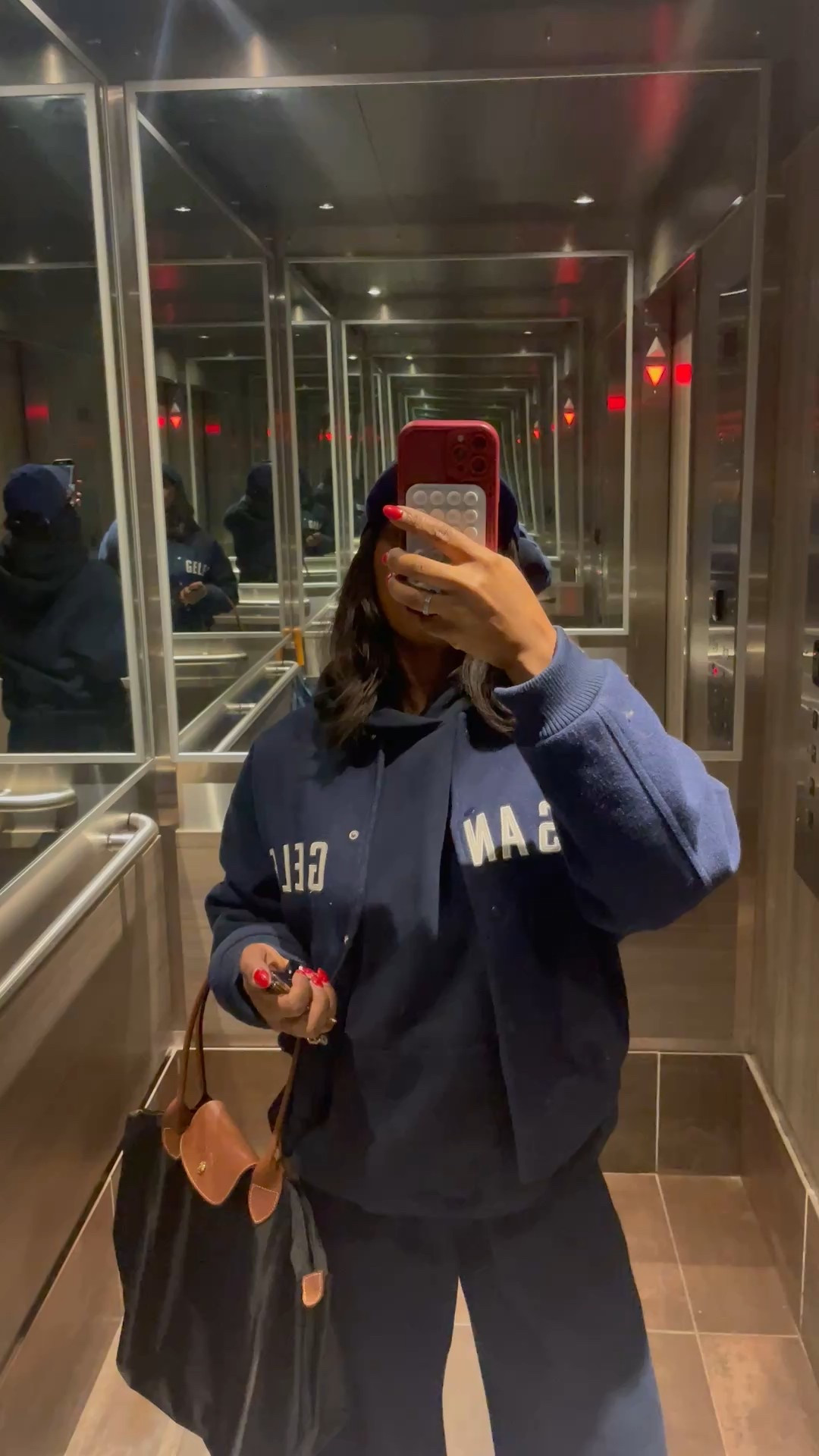 Thus sweatshirt set is do comfortable. Would be great for travel. 

#LTKmomlife #LTKootd #LTKOver40