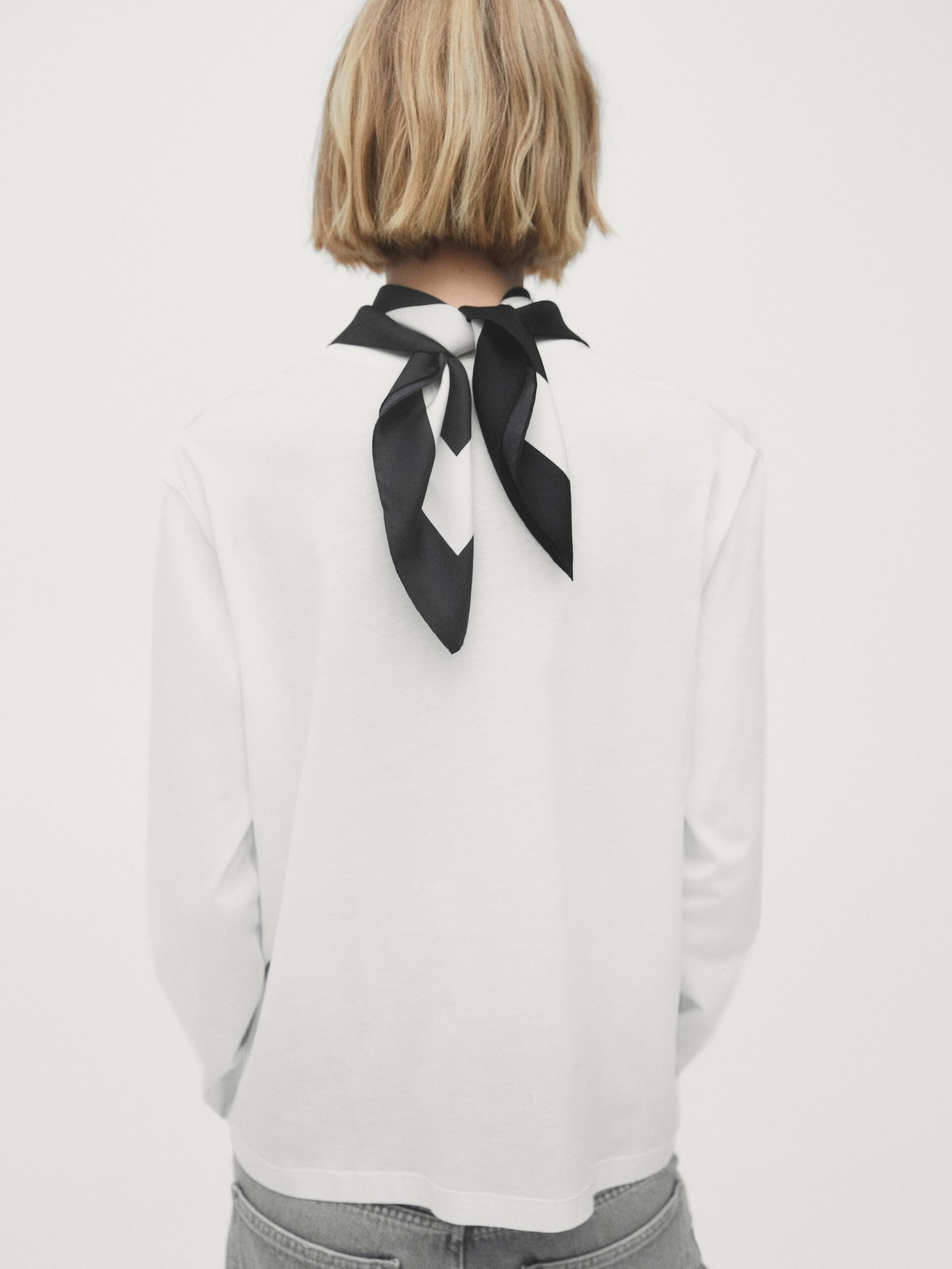 Contrast 100% silk pocket square | Massimo Dutti UK