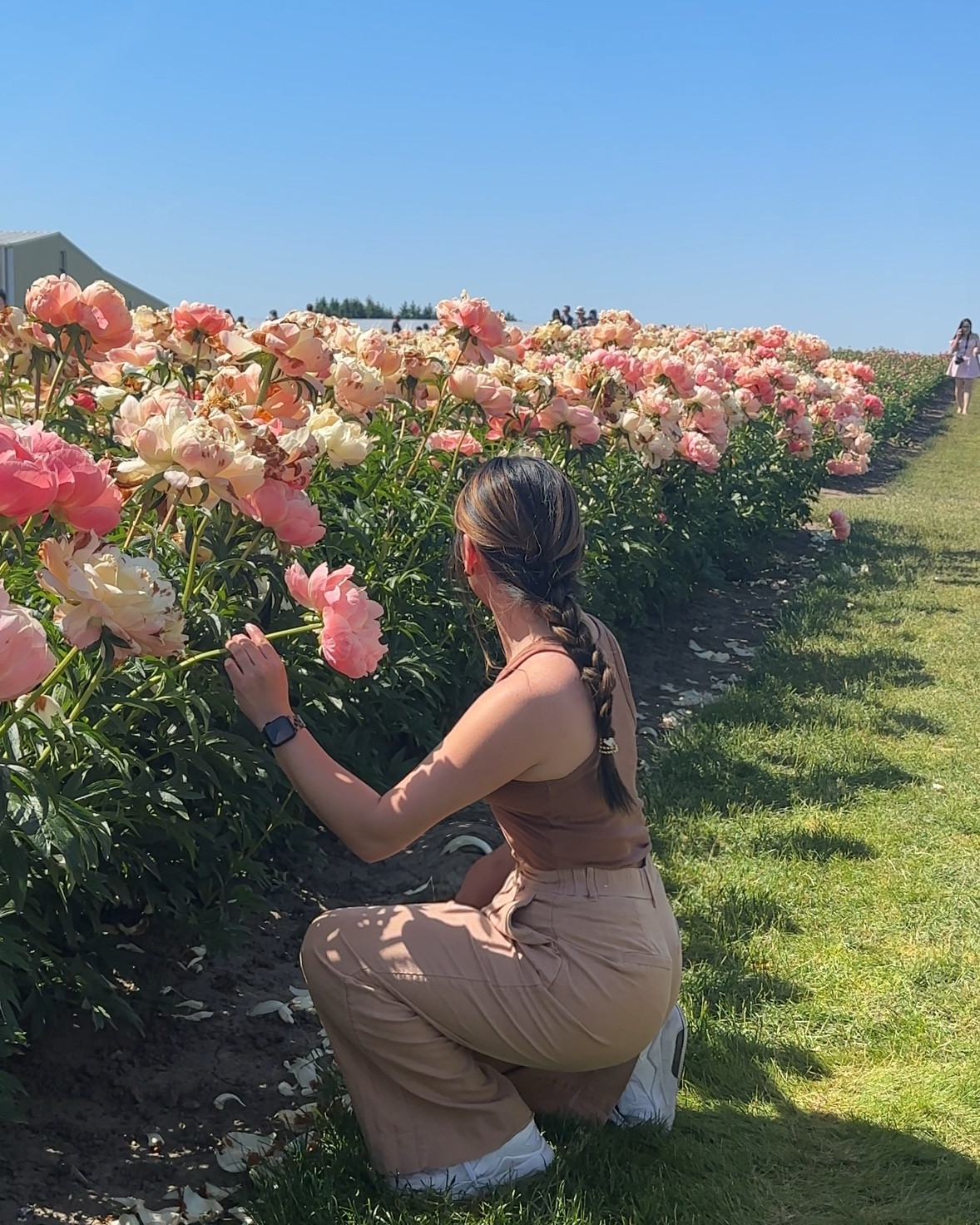 Monochromatic brown muted look summer peonies fields flowers summer style comfortable mom toddler mom Abercrombie ribbed tank flattering 

#LTKSummerEdit #LTKMidsize #LTKFindsUnder50