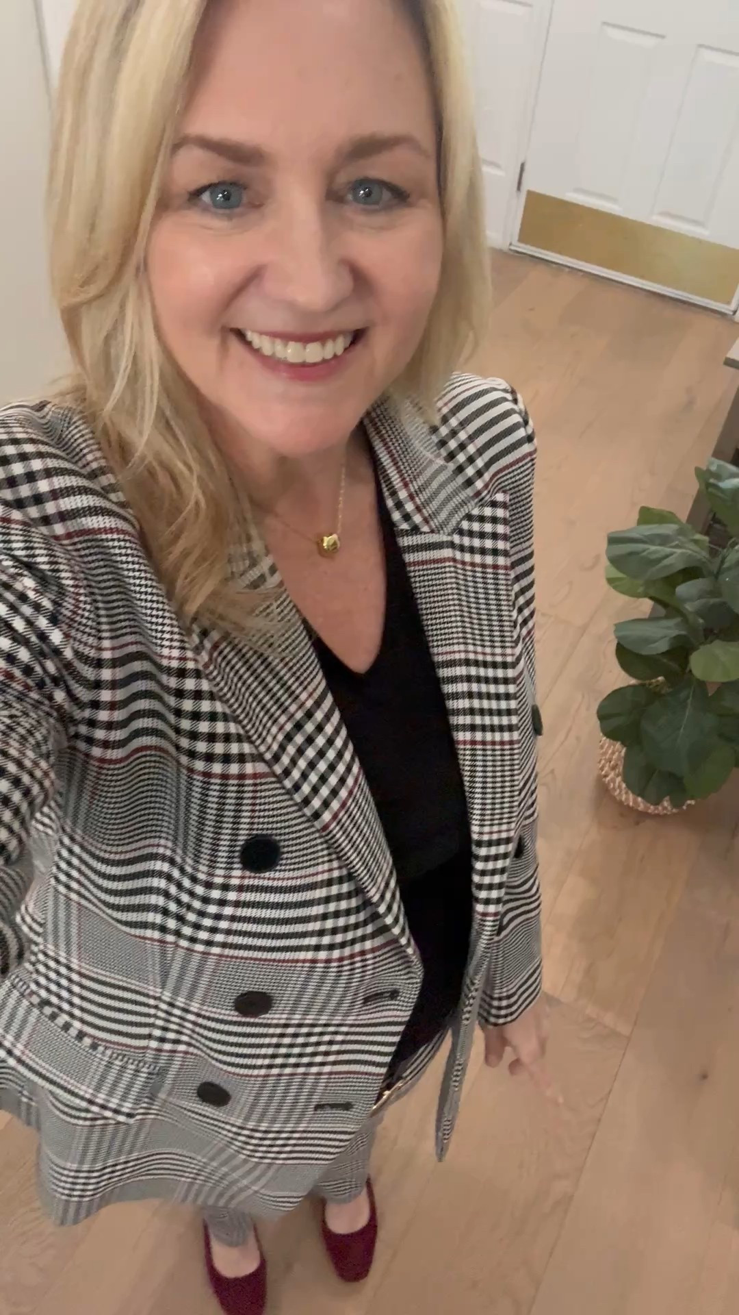 Love this plaid blazer!  And matching pants 

#LTKSeasonal #LTKootd #LTKGiftGuide