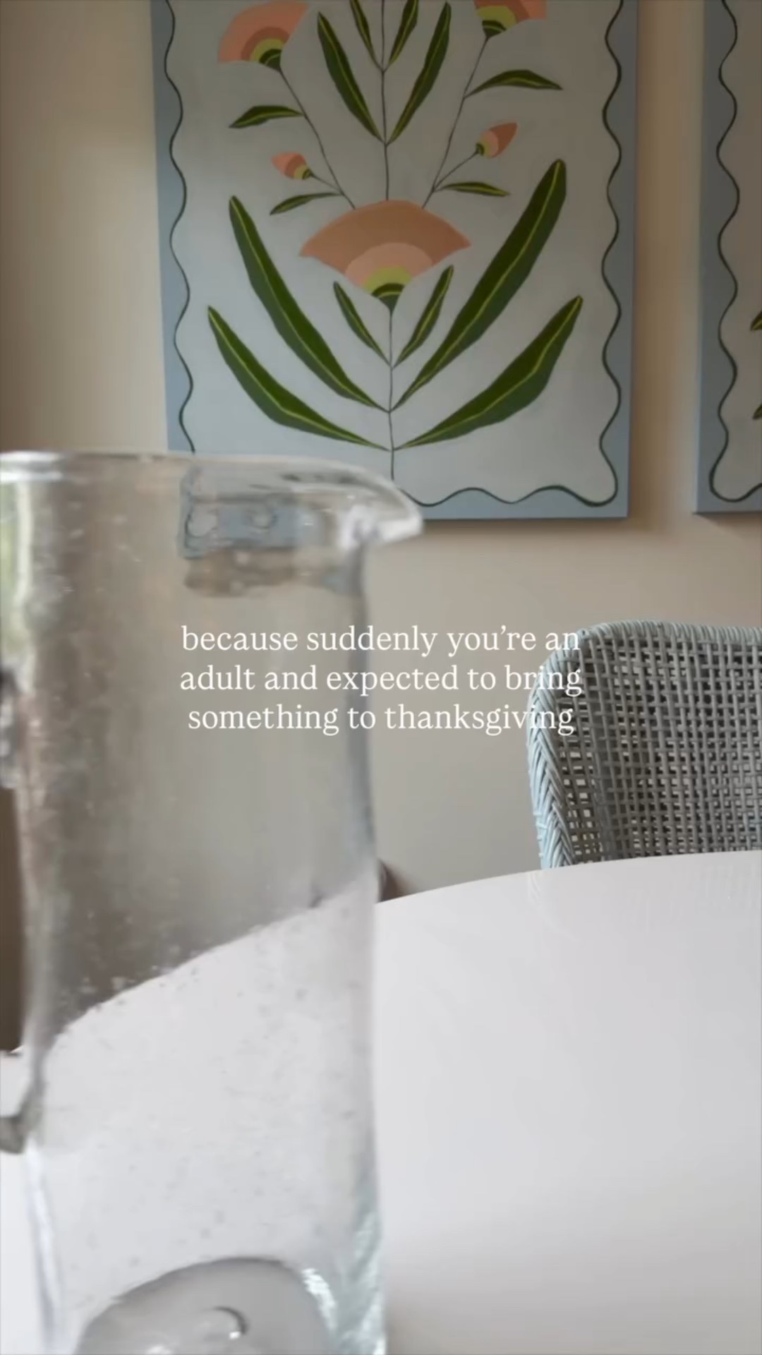 may as well bring a big batch cocktail if you ask me 😉 this one is SO easy, great to prep ahead, and always a hit! details below 👇🏻 

what you’ll need: 
2 cups vodka 
4 cups apple spiced cider 
1/2 cup lemon juice
1 cup ginger beer
Rosemary, for garnish
Apple slices, for garnish 
Cinnamon, for the rim of your glass
Sugar, for the rim of your glass 

Instructions: 
1. In a large pitcher, combine vodka, apple cider, lemon juice, and ginger beer. Stir well to combine. (If prepping ahead of time, wait to mix in the ginger beer until closer to serving). 
2. In a cinnamon sugar rimmed glass, pour over ice and garnish with rosemary and apple slices to enjoy!