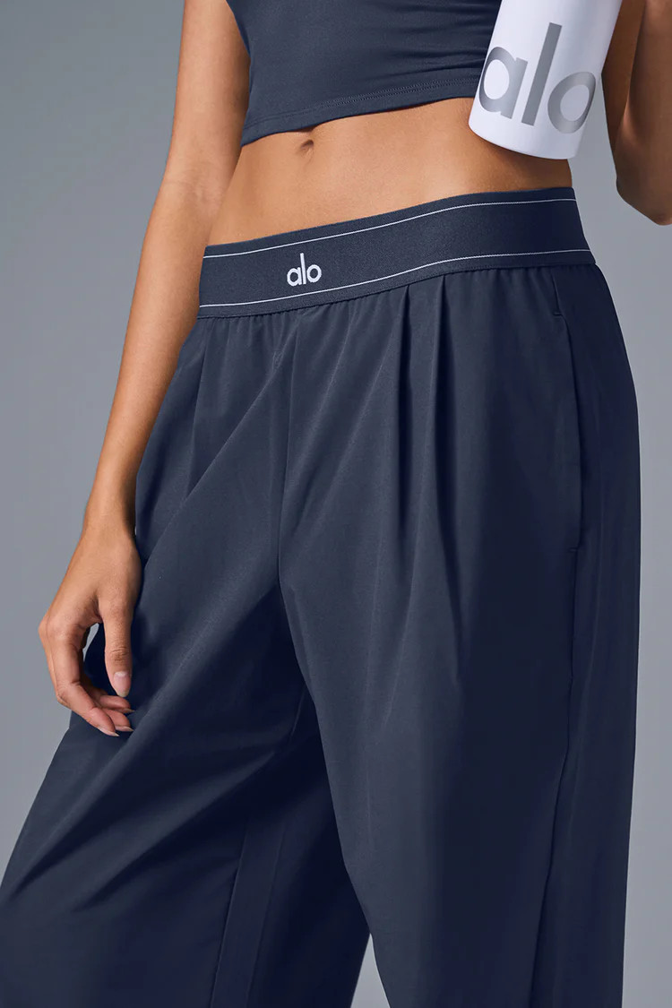 Core: NavyShop All | Alo Yoga (US)