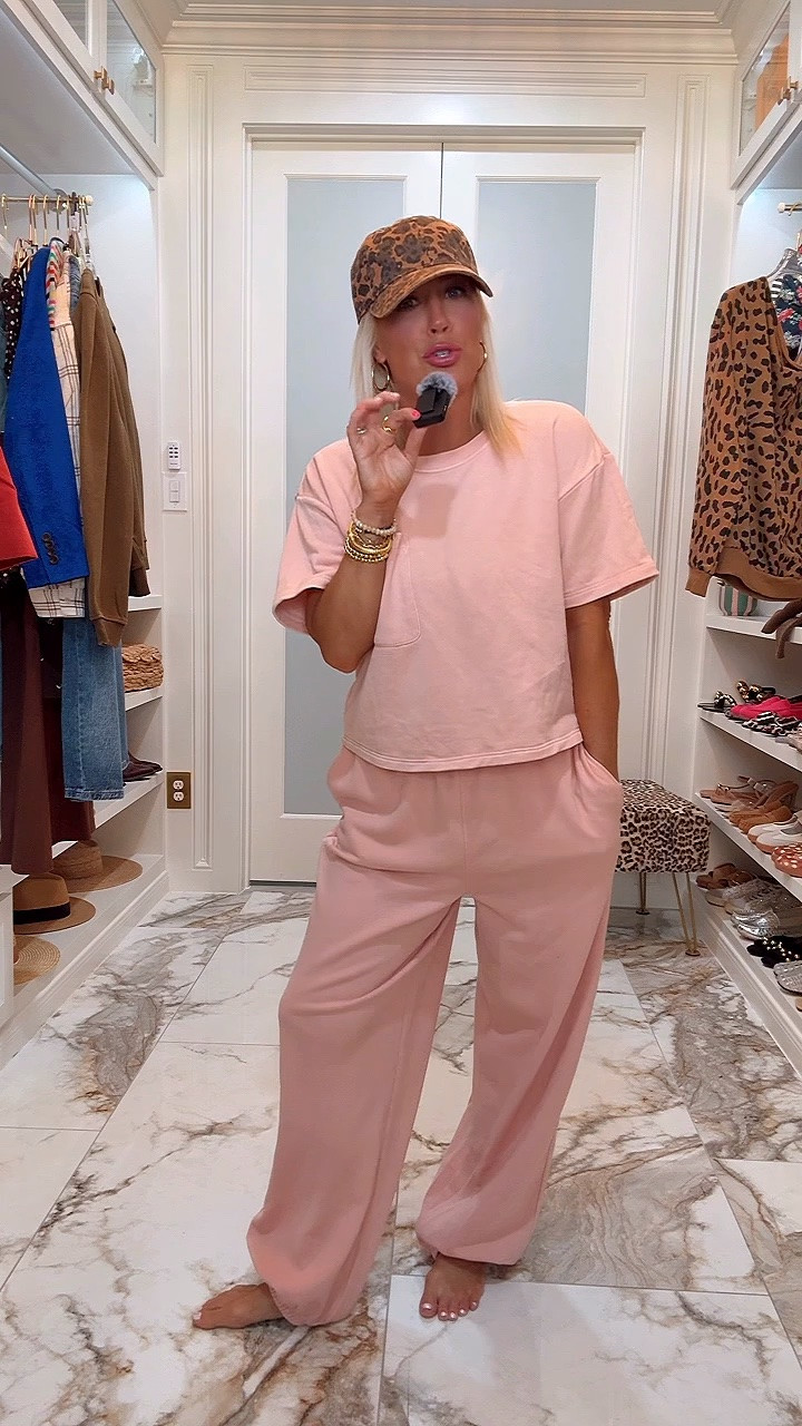 Cutest lounge set . Love the sleeves and jogger fit - size medium