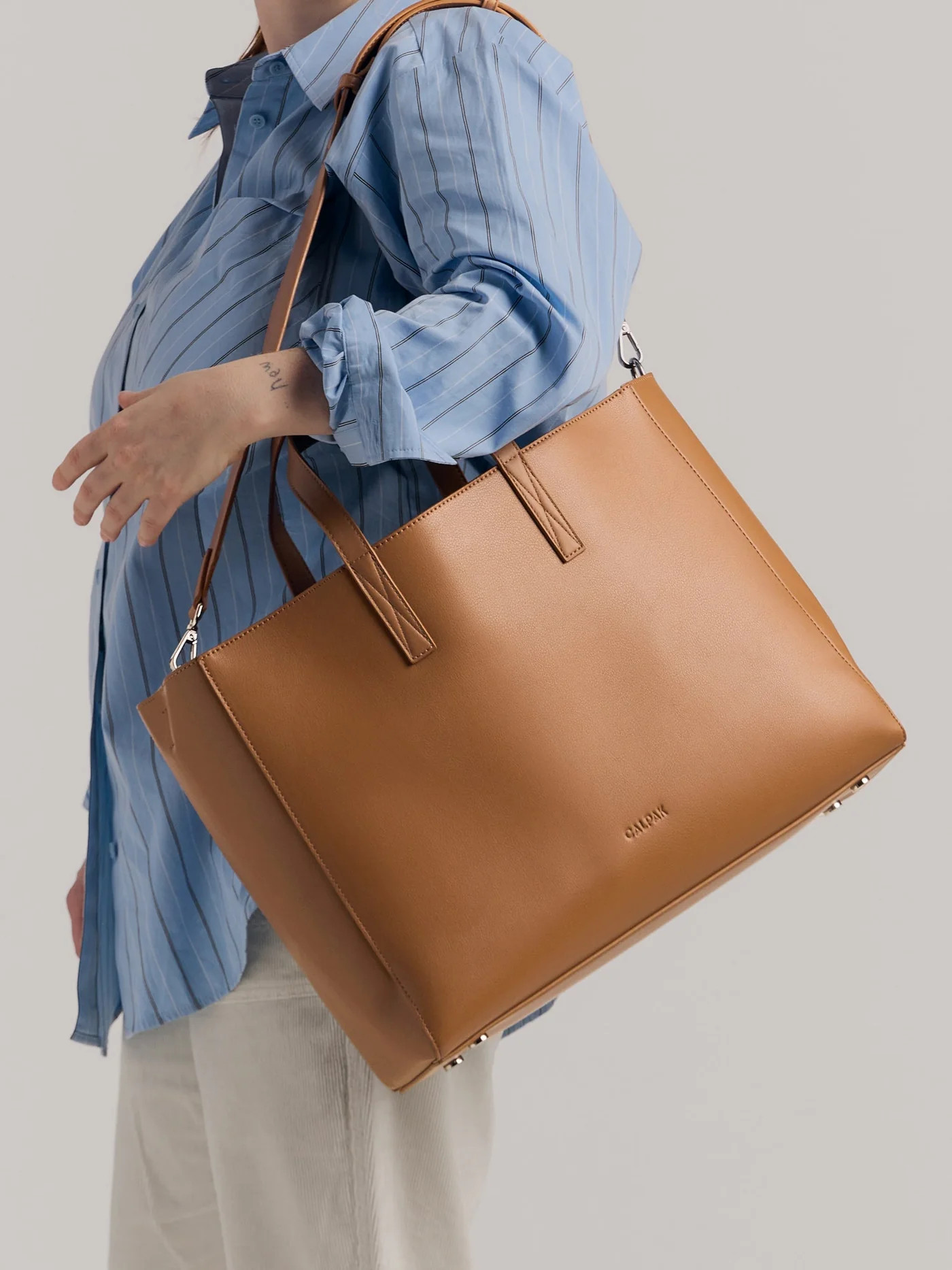 Haven Laptop Tote Bag in Toffee | CALPAK