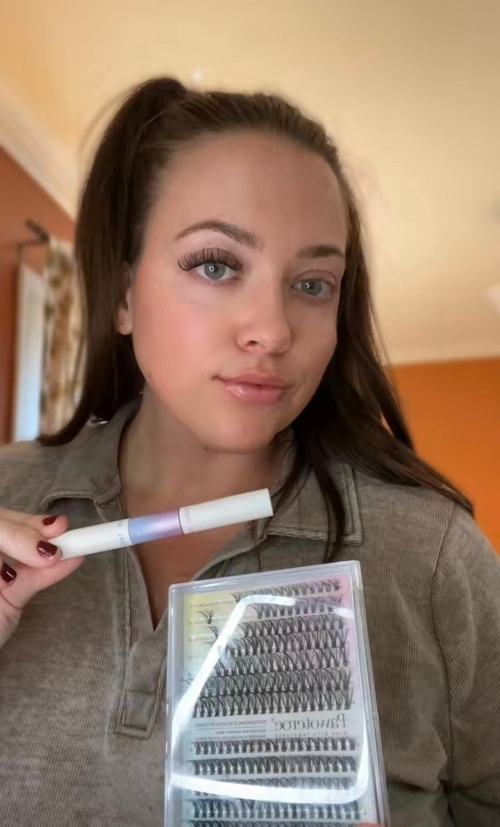 These lashes are so easy to do and these stay on my eyes for days !!! 🫶🏼✨ 

#lashes #eyelashes #falselashes #makeup #makeupproducts #gift #womensgift #giftset 

#LTKGiftGuide #LTKBeauty #LTKFindsUnder50