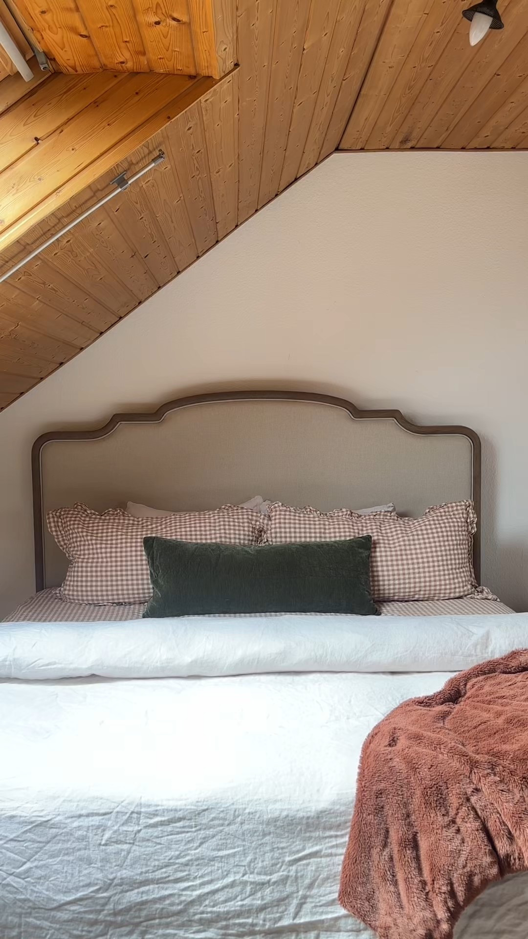 Fall bedding update 🧸🍂

#LTKSeasonal #LTKHome #LTKFindsUnder50