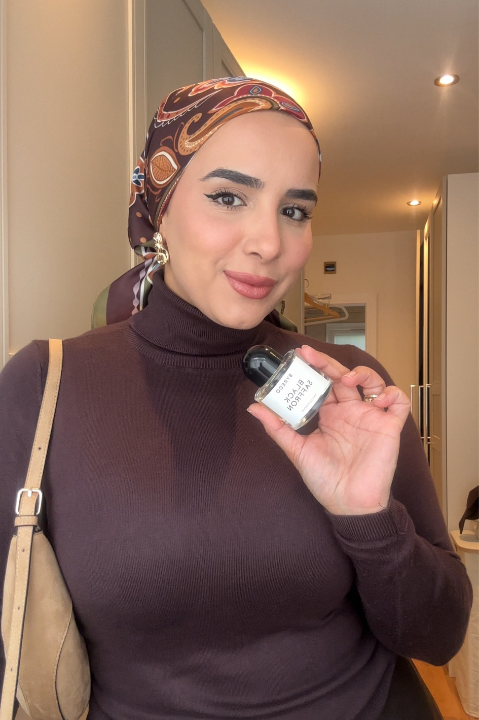 all the shades of dark brown 🤎need to film more of these getting ready with me videos for you to see how I style and build my outfits and perfect the accessories! 🤎 

Jumper RESERVED last year 
Skirt RESERVED this season 
Boots H&M 
Bag H&M linked in my bio 
Turban scarf MANGO 
Perfume Black Saffron BYREDO

#midsize  #getreadywithme #styling #brownoutfit #modest

#LTKautumn #LTKmidsize #LTKFashionMonth