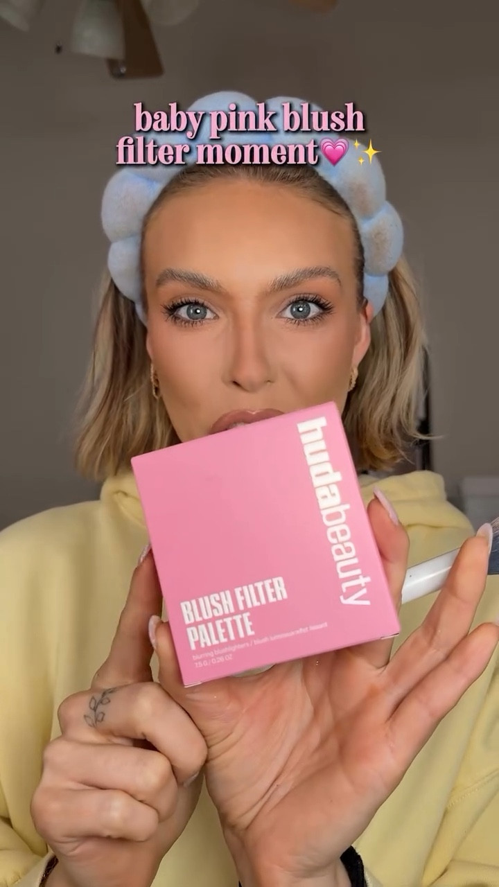 the baby pink era is HERE 💗✨ tried the new @hudabeauty blush filter palette in baby pink and i’m obsessed with how soft + filtered this finish is 👀💕

#hudabeauty #blushfilter #makeuptok #pinkmakeuplook #beautyreview