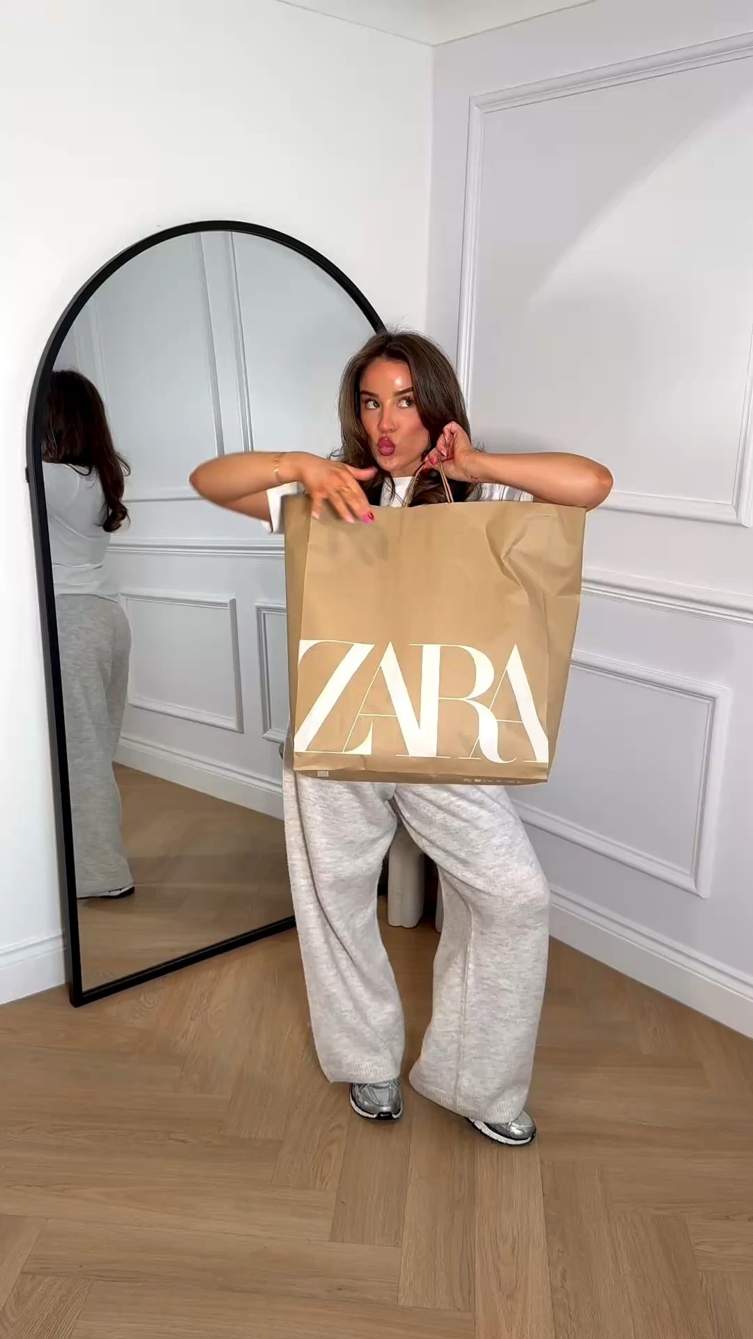 Zara new In, the denim set you can afford to size down girls. All links below⤵️

#LTKeurope #LTKstyletip #LTKSeasonal