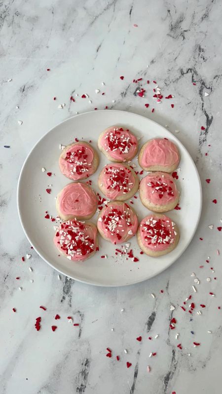 Valentine’s Cookies 
#valentinesday #valentines 

#LTKSeasonal #LTKhome #LTKVideo