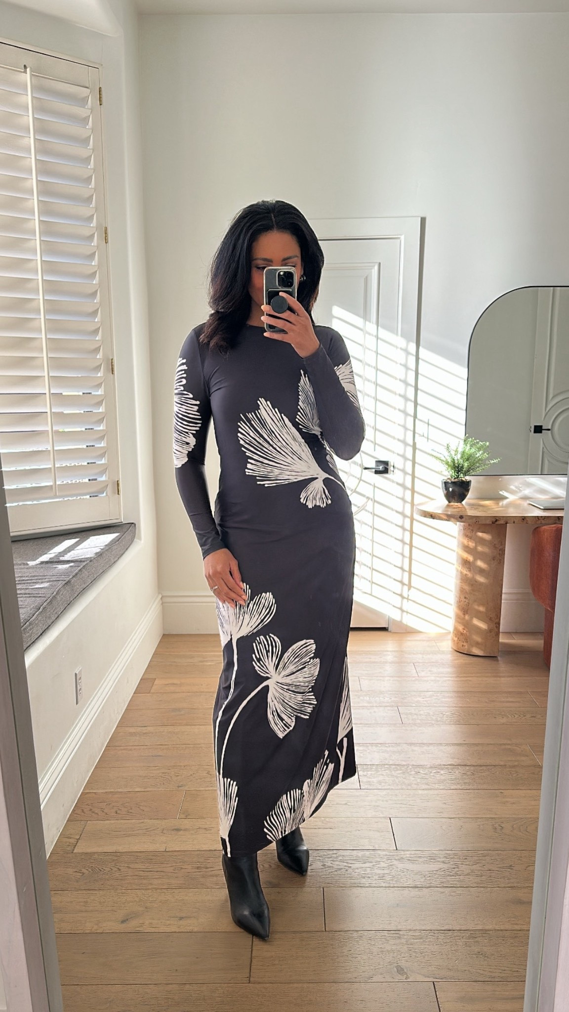 This dark floral maxi dress is such a gorgeous dress for any occasion!! Flattering silhouette and stretchy fit, pair with boots for an effortlessly chic outfit!! Fits true to size.

#dress #maxidress #falldresses

#LTKStyleTip #LTKParties #LTKOver40