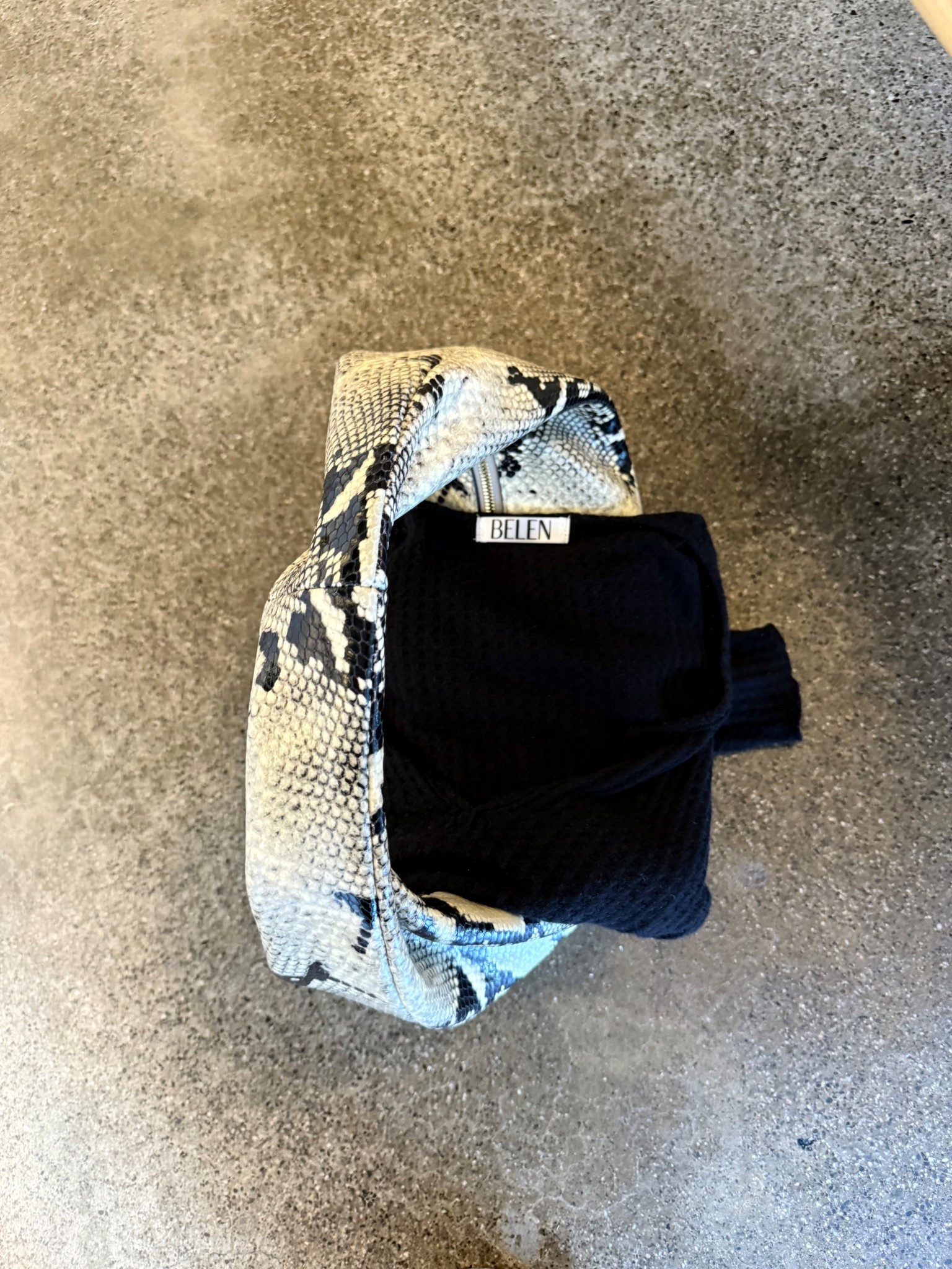 Favorite thermal and bag 

#LTKFindsUnder100 #LTKSeasonal