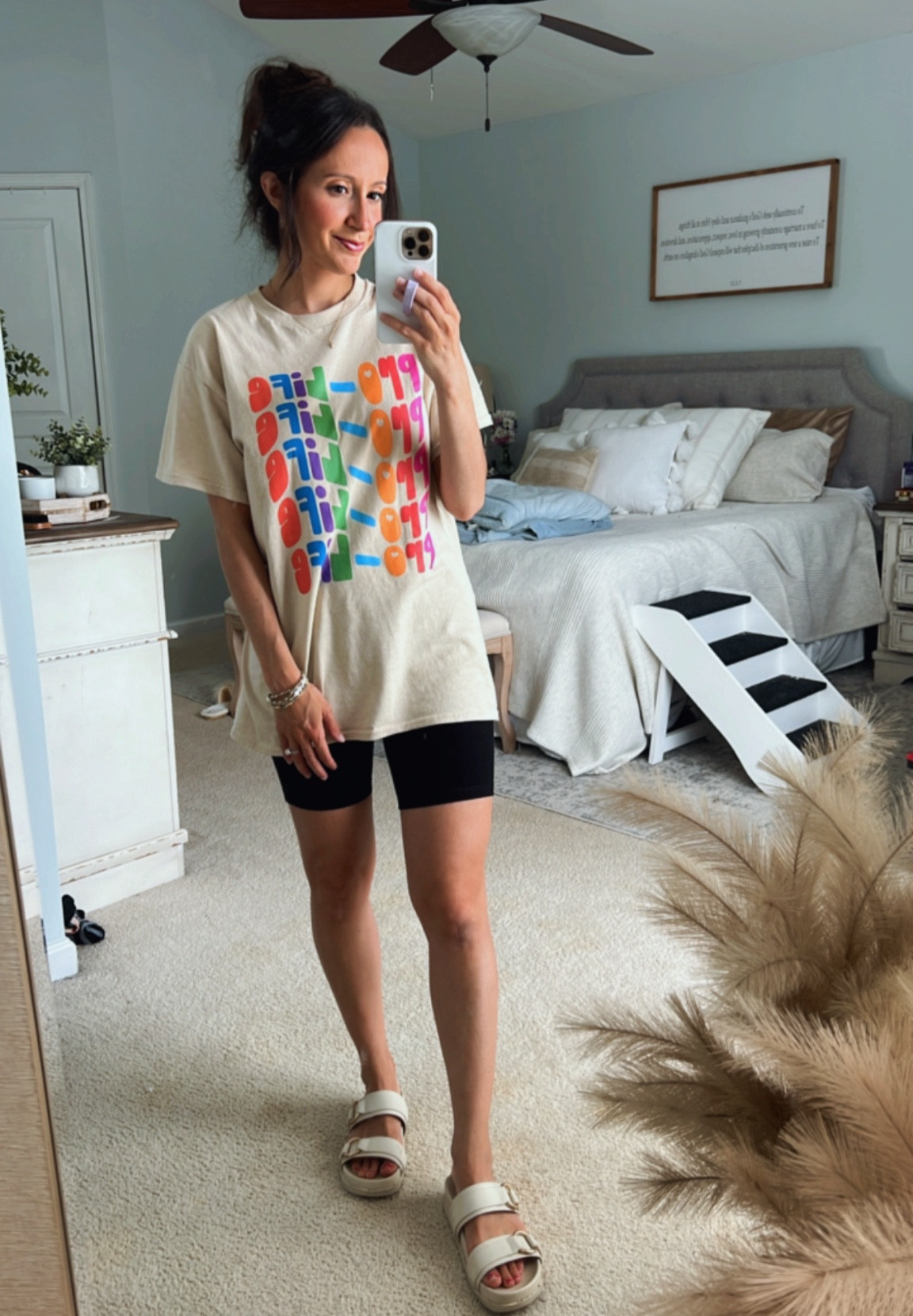 Pro-life t-shit 
Pro-life shirt
Momfit
Mom outfit
Casual outfit summer
Beige sandals
Summer sandals
Flatform sandals
Gold earrings
