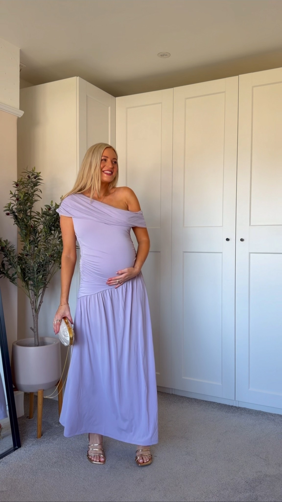 H&M new in dress 😍 wearing size M, so cute with the bump!