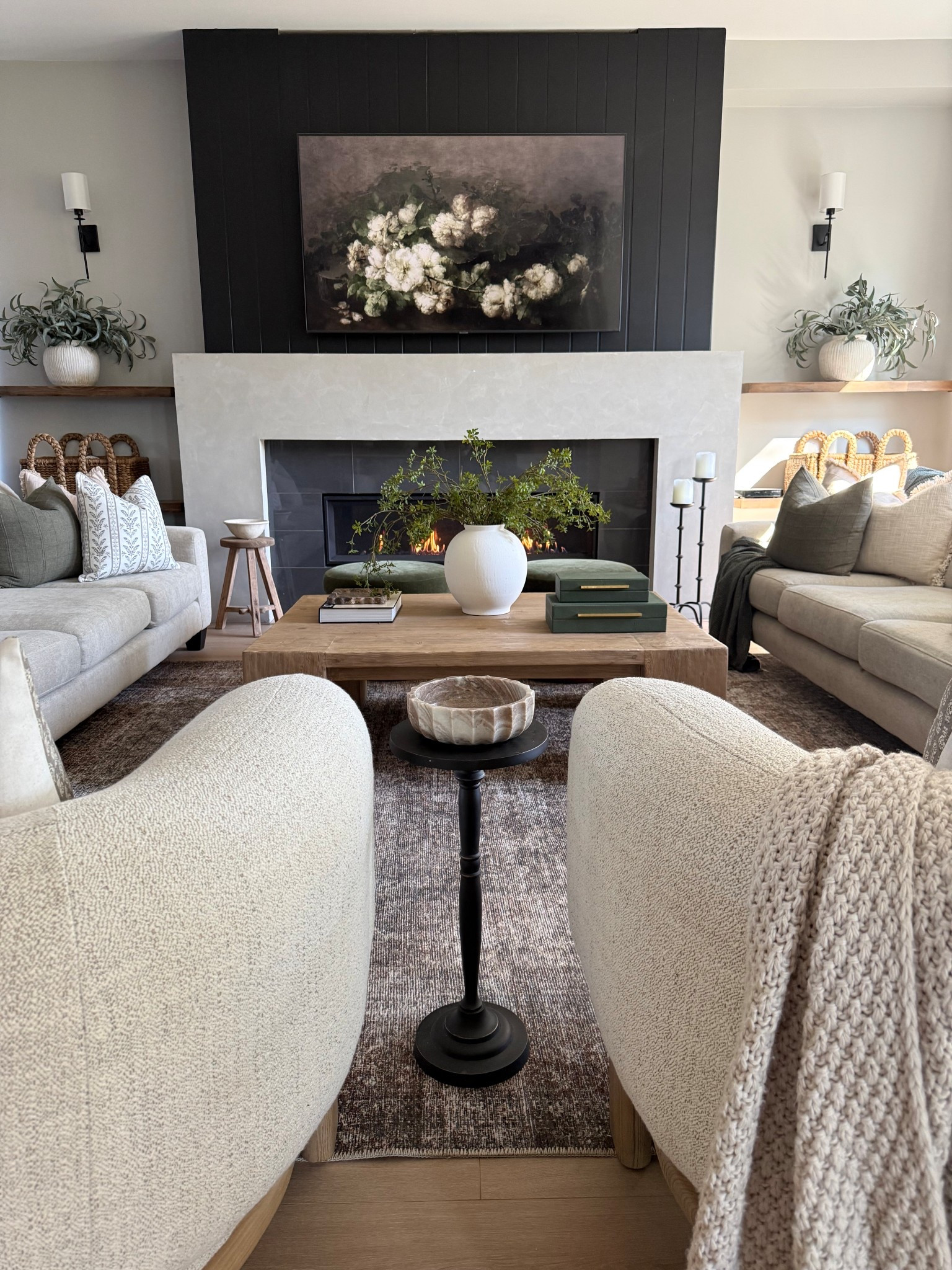 Spring transition with easy swaps..lighter vases, airy greenery, a few patterned cushions..easy peasy🤍