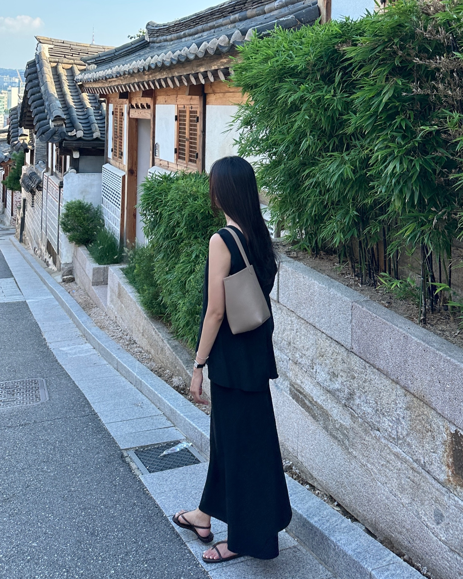 My new bag from The Row!
Love the beauty of simplicity and versatility!!


#LTKbag #LTKgiftguide #LTKstyletip