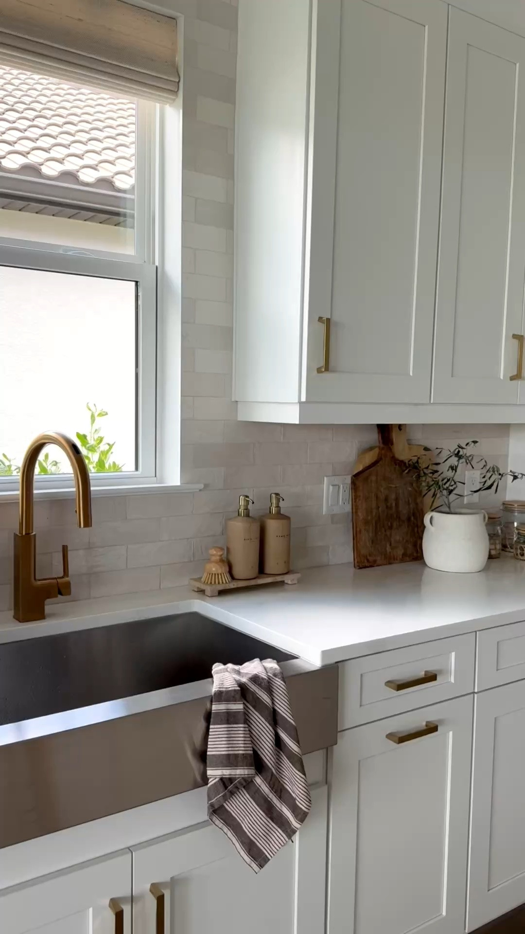 Happy Friday, friends! Love these new pieces I added from the new Fall collection @hearthandhand_magnolia 🤎
@Target 

(Ps is it crazy we are thinking about Fall already? 🫣)

Fall collection, fall decor, home decor, kitchen decor, kitchen inspo, kitchen sink, neutral kitchen, beige kitchen tile, kitchen gen backsplash, organic modern 



#kitchen #fallkitchen #falldecor #kitcheninspo #hearthandhand

#LTKHome #LTKSeasonal