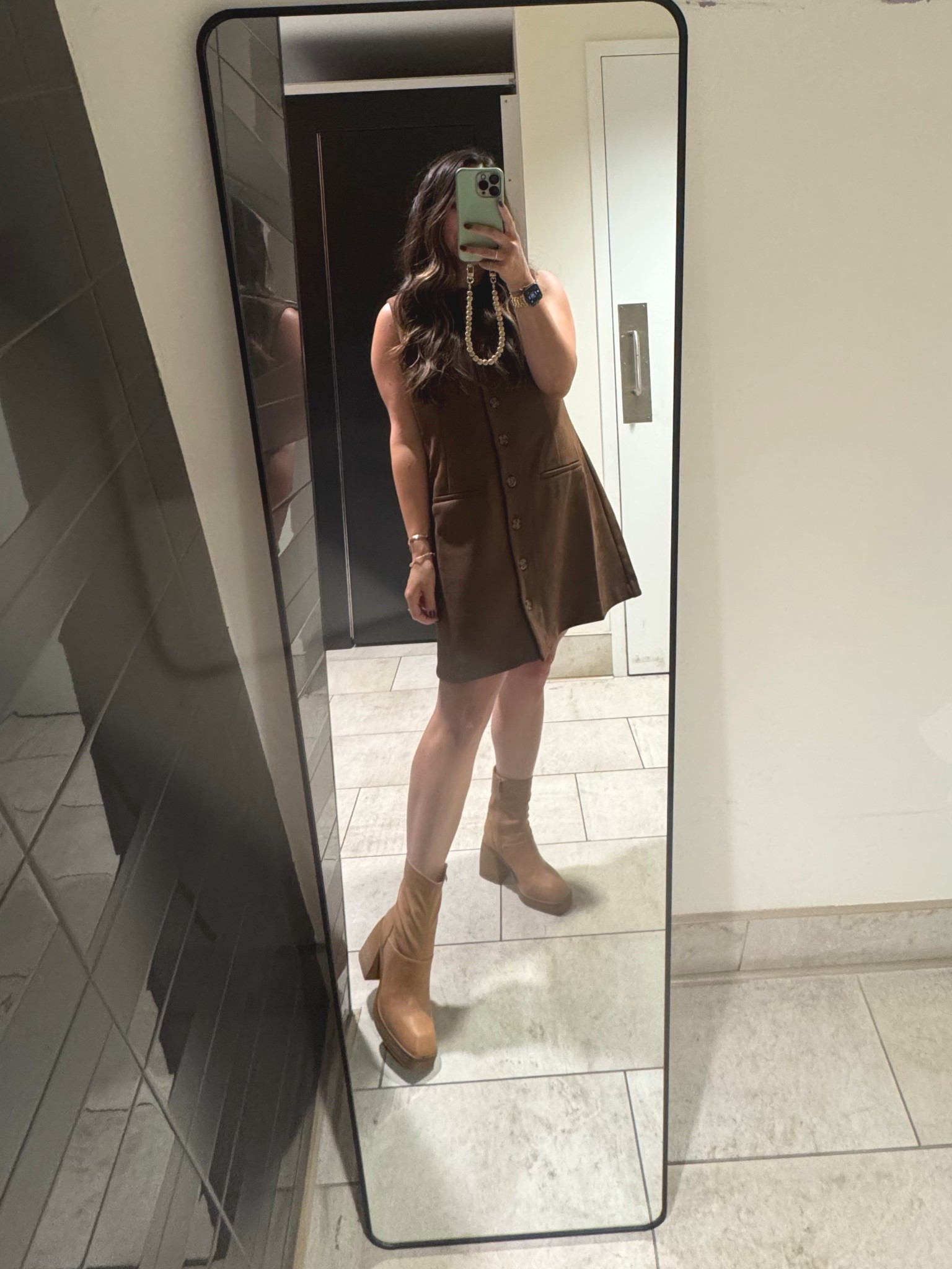 Brown hues have entered the chat 🤌🏻. This dress is insanely soft + under $40 



#LTKSeasonal #LTKFindsUnder50 #LTKStyleTip