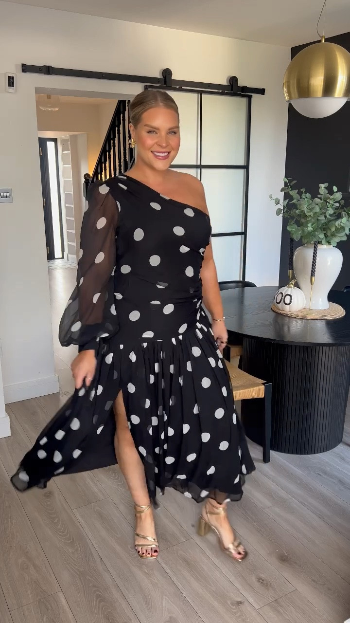 Wedding guest. Wedding guest dress. Maxi dress. One shoulder dress. Polka dot dress. Green dress. Black dress. Autumn dress. Occasionwear. Party wear. Midsize fashion. Curve style. Size 18. 

#LTKautumn #LTKcurves #LTKpartywear