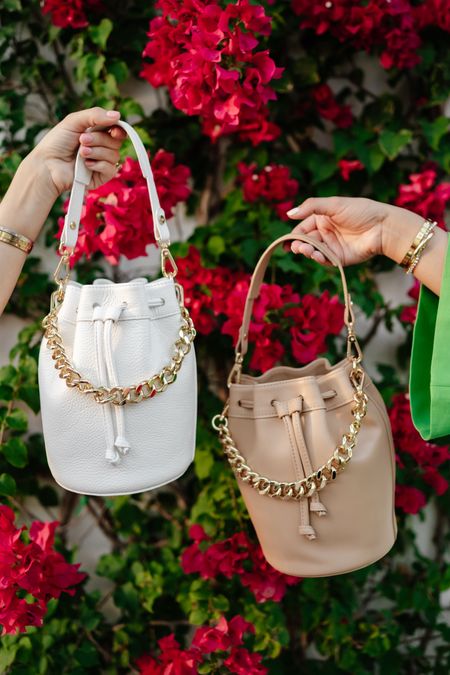 @hauteofftherack x @giginewyork’s Brooklyn bucket is now available in two new colors for spring: white and cappuccino! I’m obsessed 😍 use HAUTE20 for 20% off bucket bags and ARIANA15 for everything else on @giginewyork!

#LTKSeasonal #LTKstyletip #LTKitbag