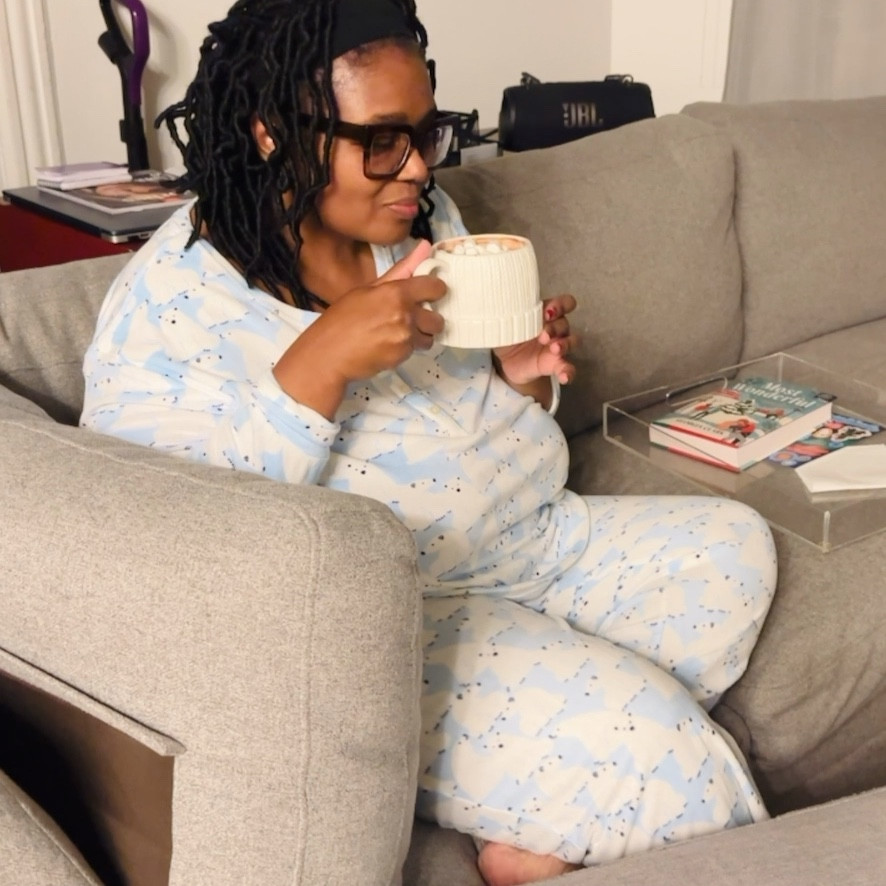 Nothing hits on a cold December night like cozy pajamas, hot cocoa with extra marshmallows in the cutest mug and a good Christmas romance book.

 

#LTKSeasonal #LTKPlusSize #LTKHome