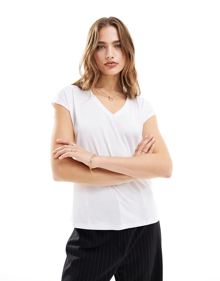 Camiseta blanca ceñida con cuello de pico de Vila-Blanco | ASOS (Global)
