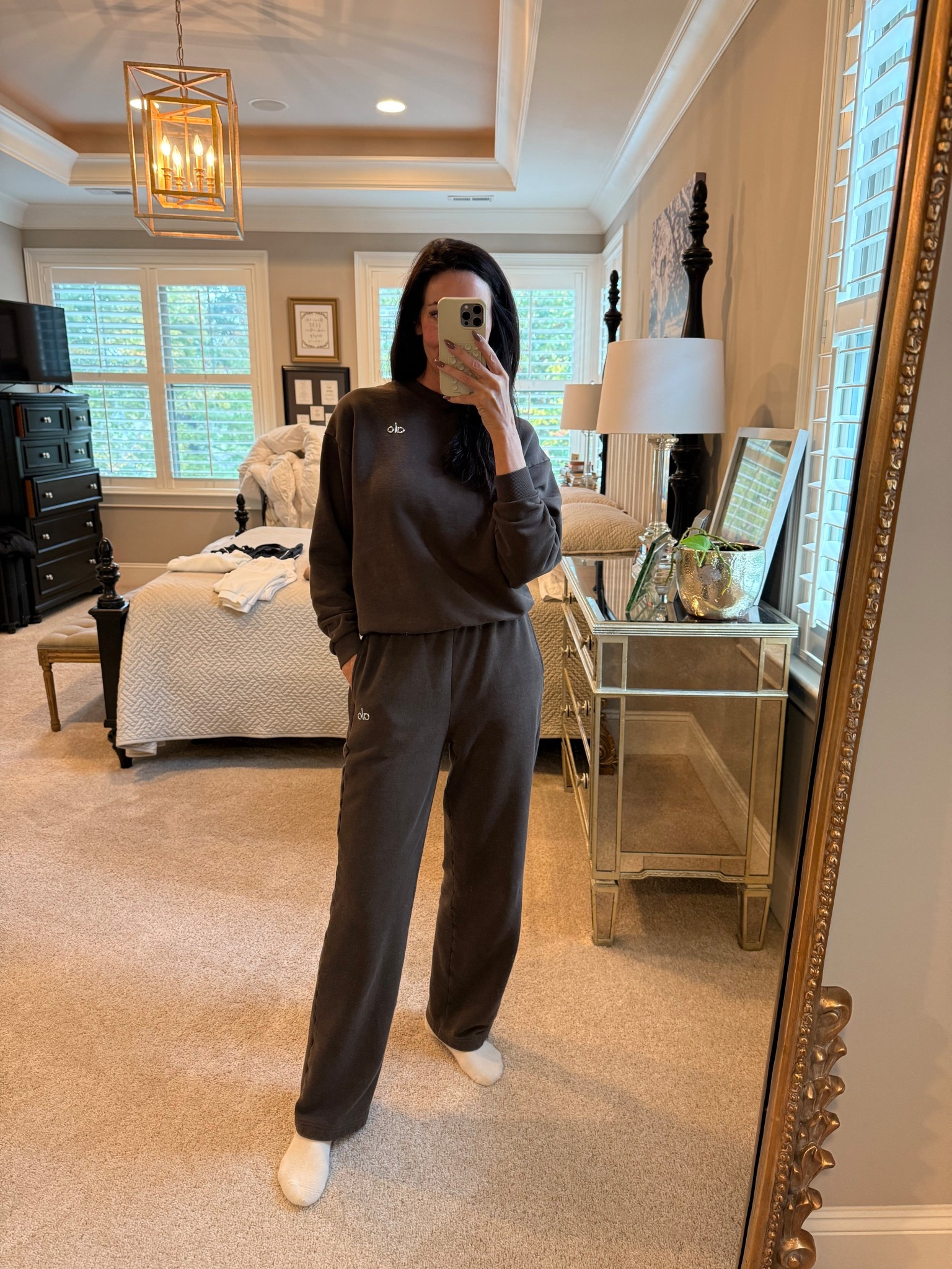 Alo cozy sets, color espresso! 🤎

#LTKStyleTip #LTKOver40 #LTKTravel