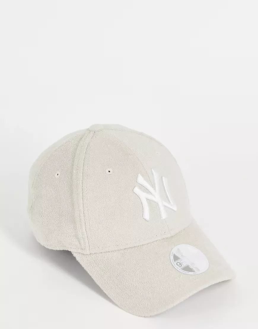 New Era 9Forty NY towelling cap in beige