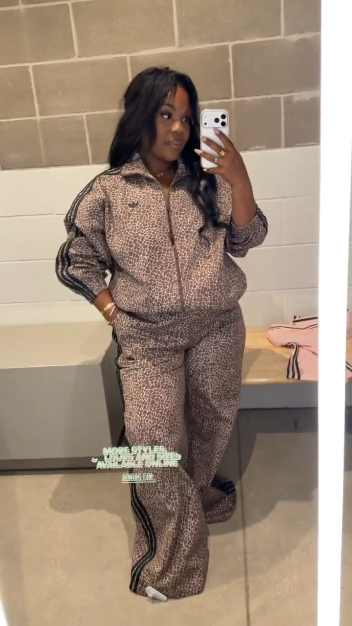 This print is eatinggggg 🤏🏾🤏🏾 

Use code SPORT to get an additional 30% off full price and sale styles at Adidas! ✨

Top: Size L
Bottoms: Size L

Linking some other items from my try on haul below!

#LTKMidsize #LTKSaleAlert #LTKActive
